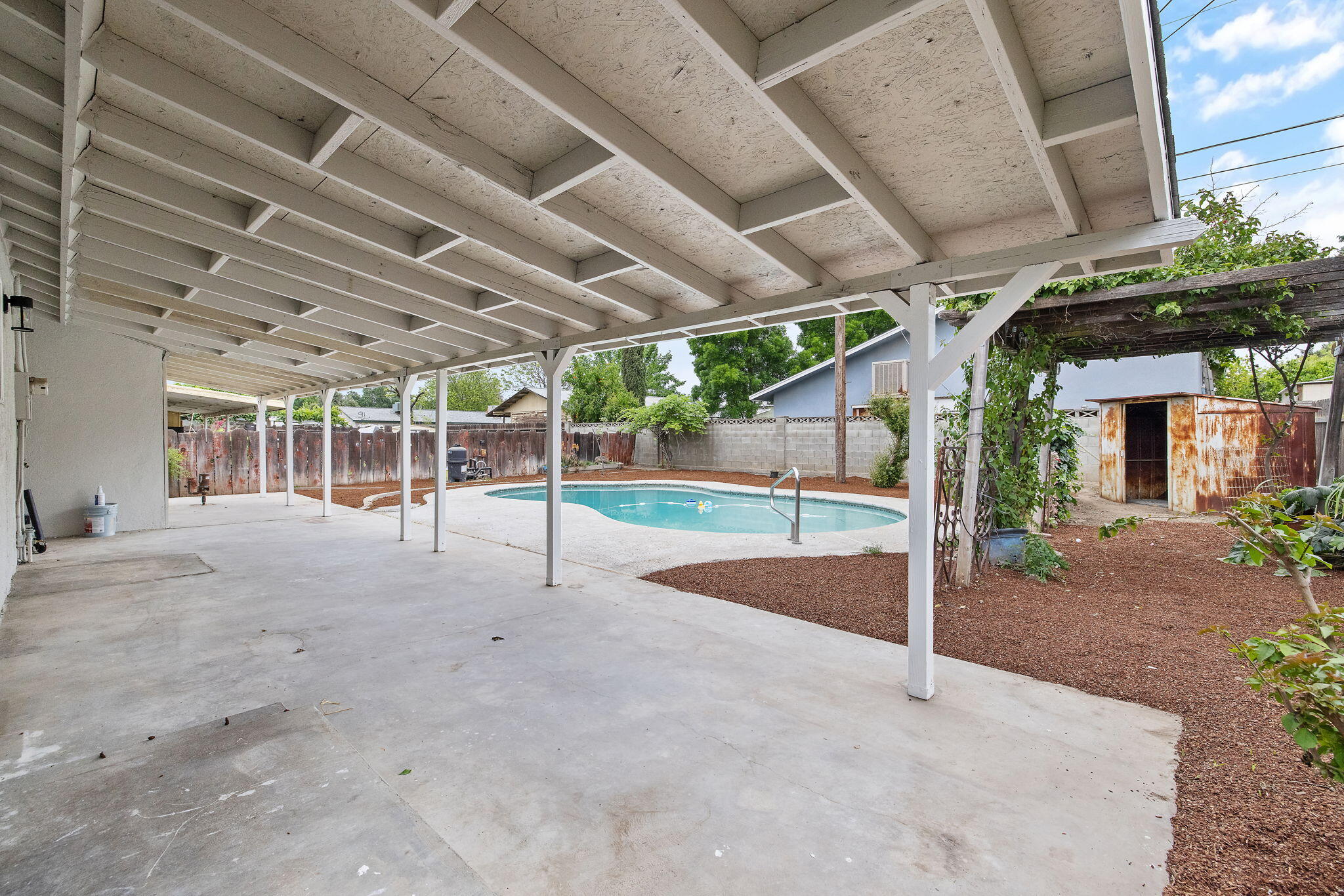 215 Lombardy Ln, Lemoore, CA 93245