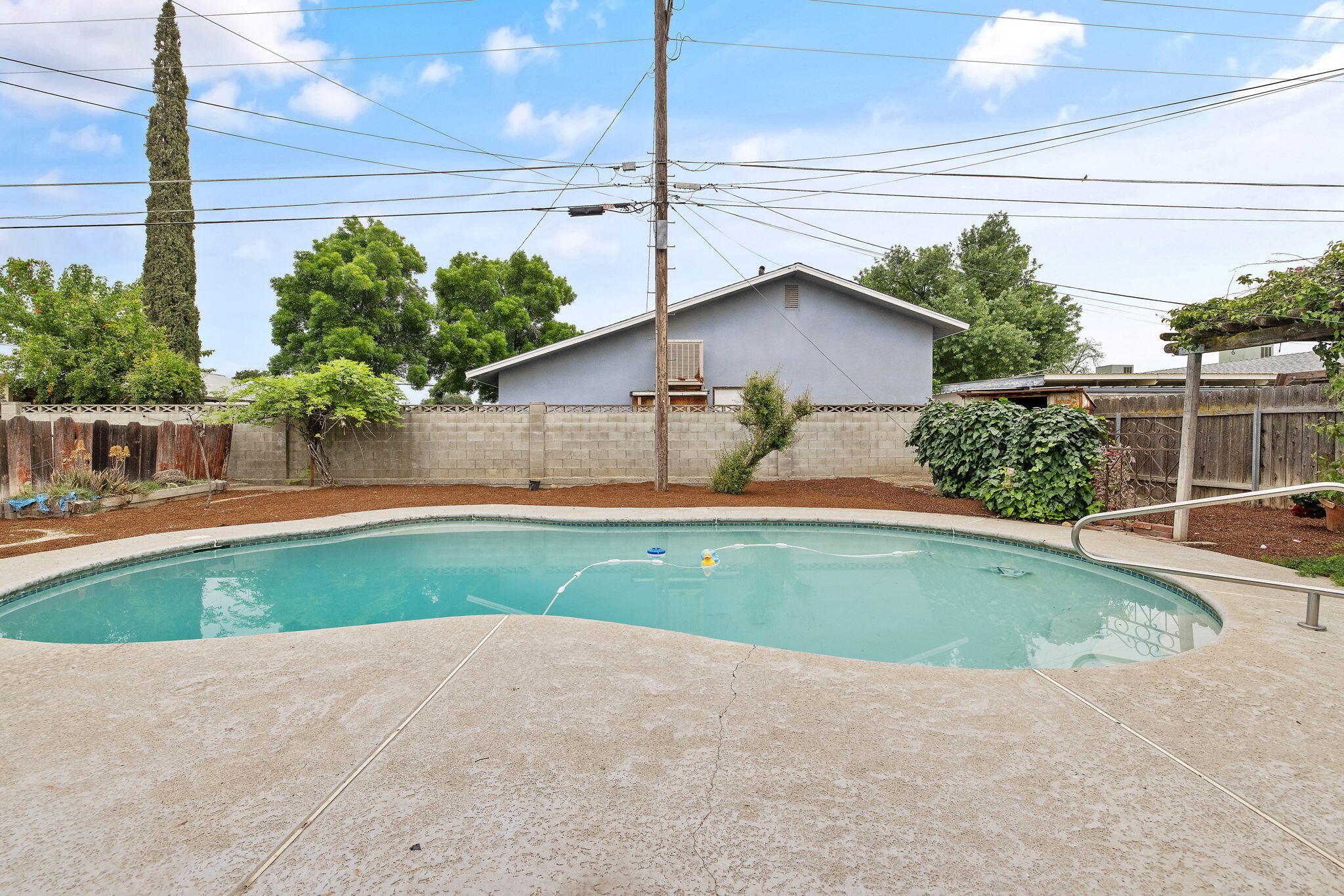 215 Lombardy Ln, Lemoore, CA 93245