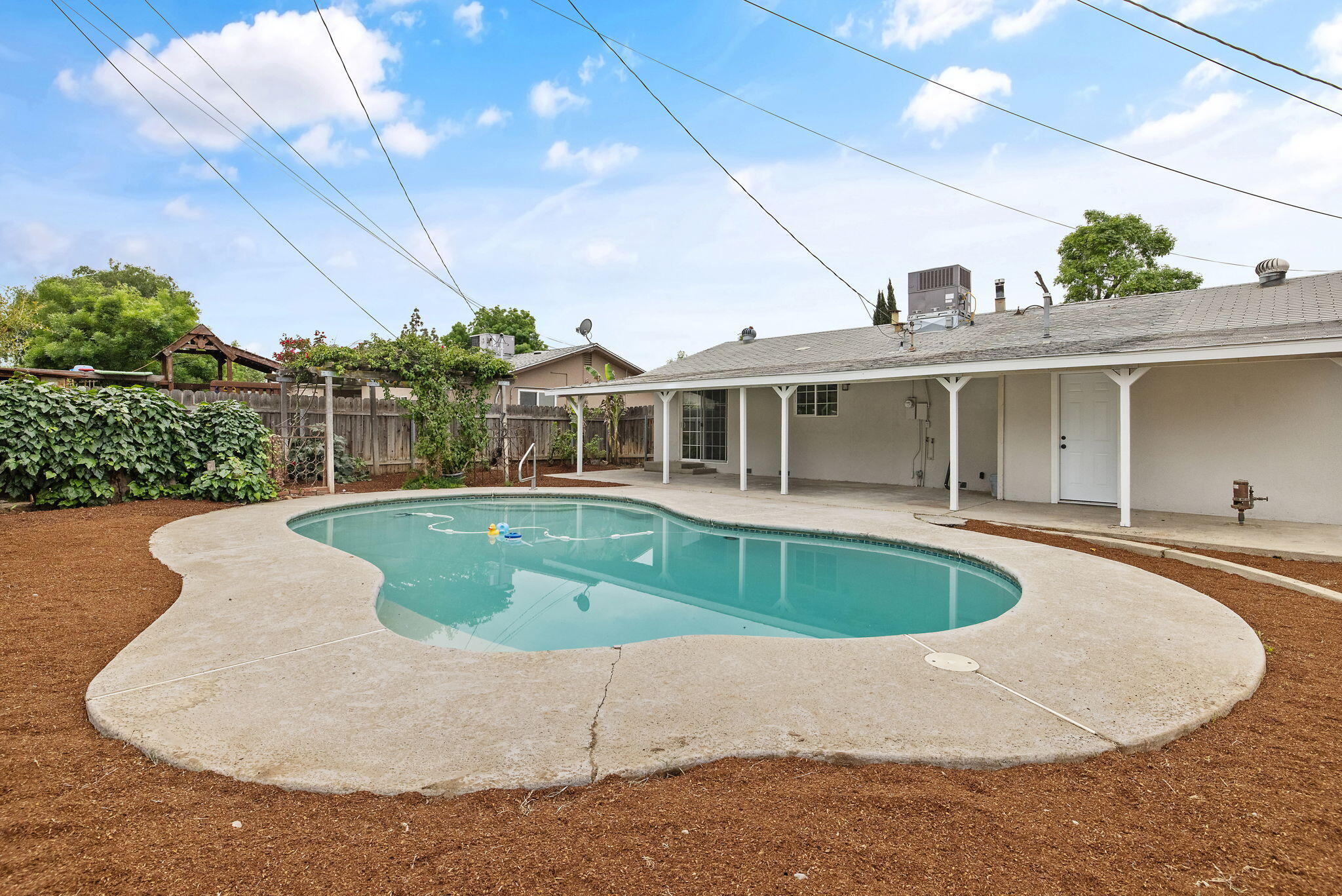 215 Lombardy Ln, Lemoore, CA 93245