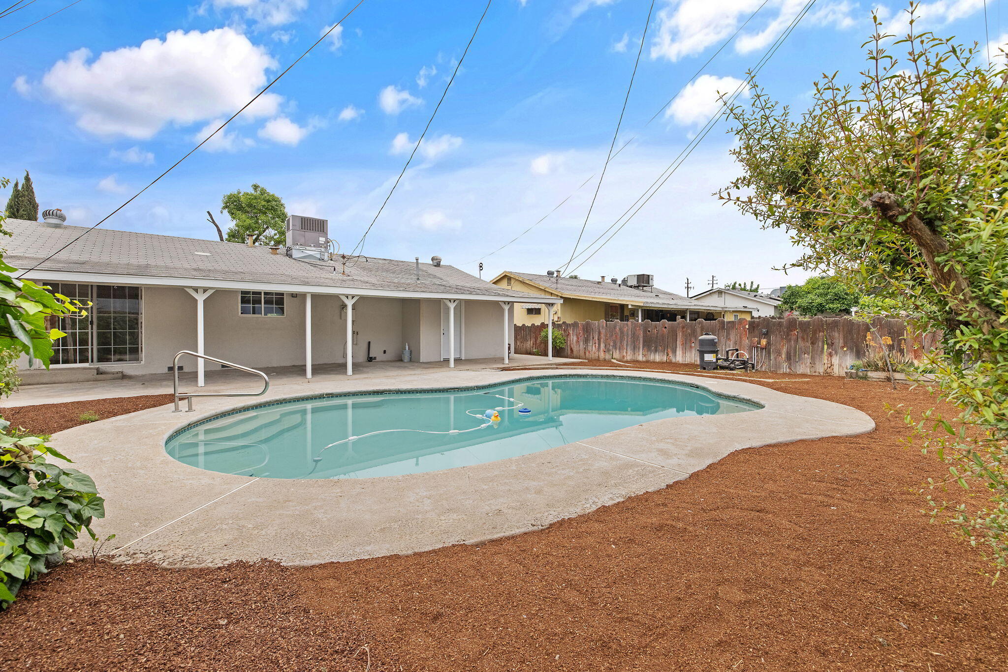 215 Lombardy Ln, Lemoore, CA 93245