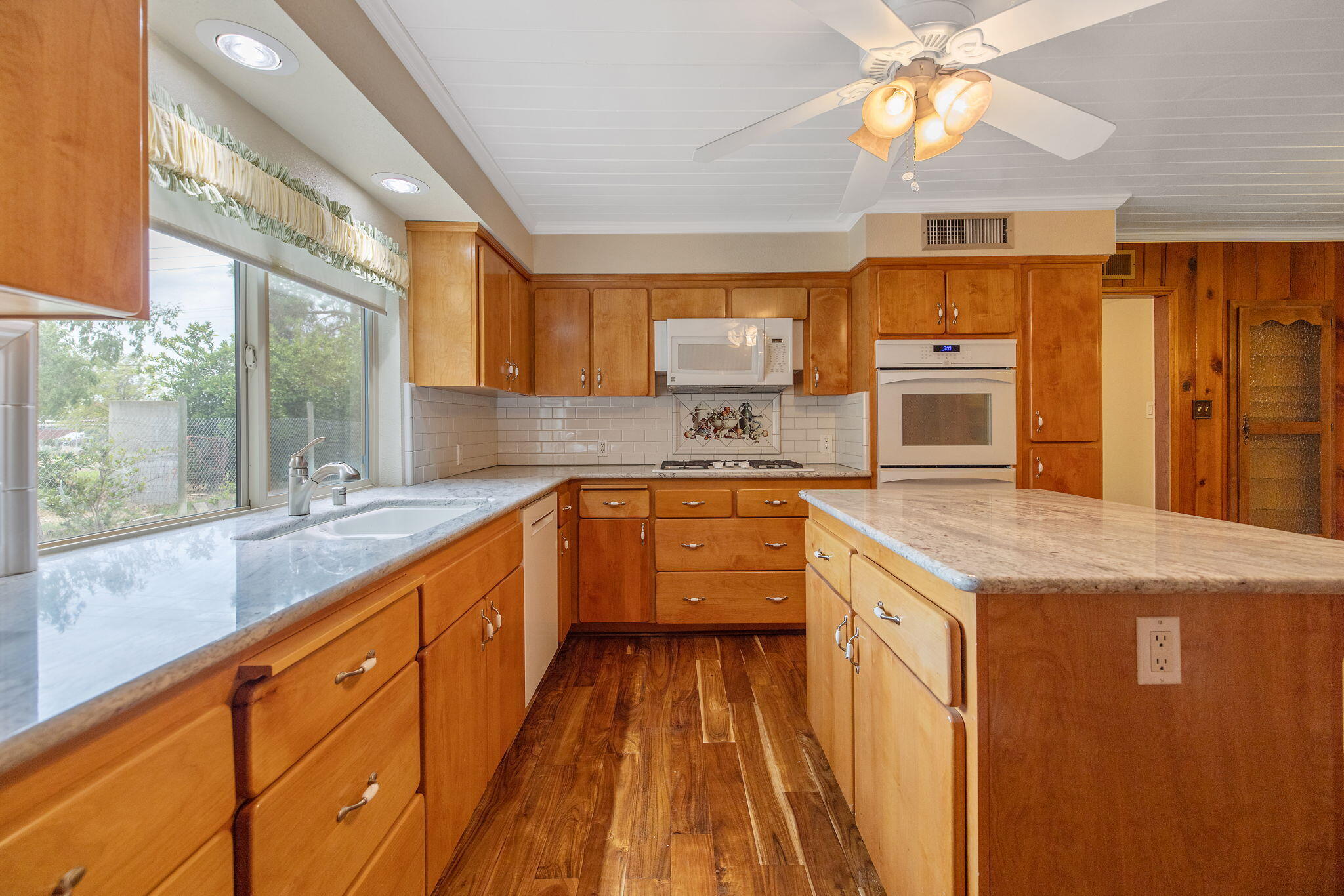 1714 N Blythe Ave, Fresno, CA 93722