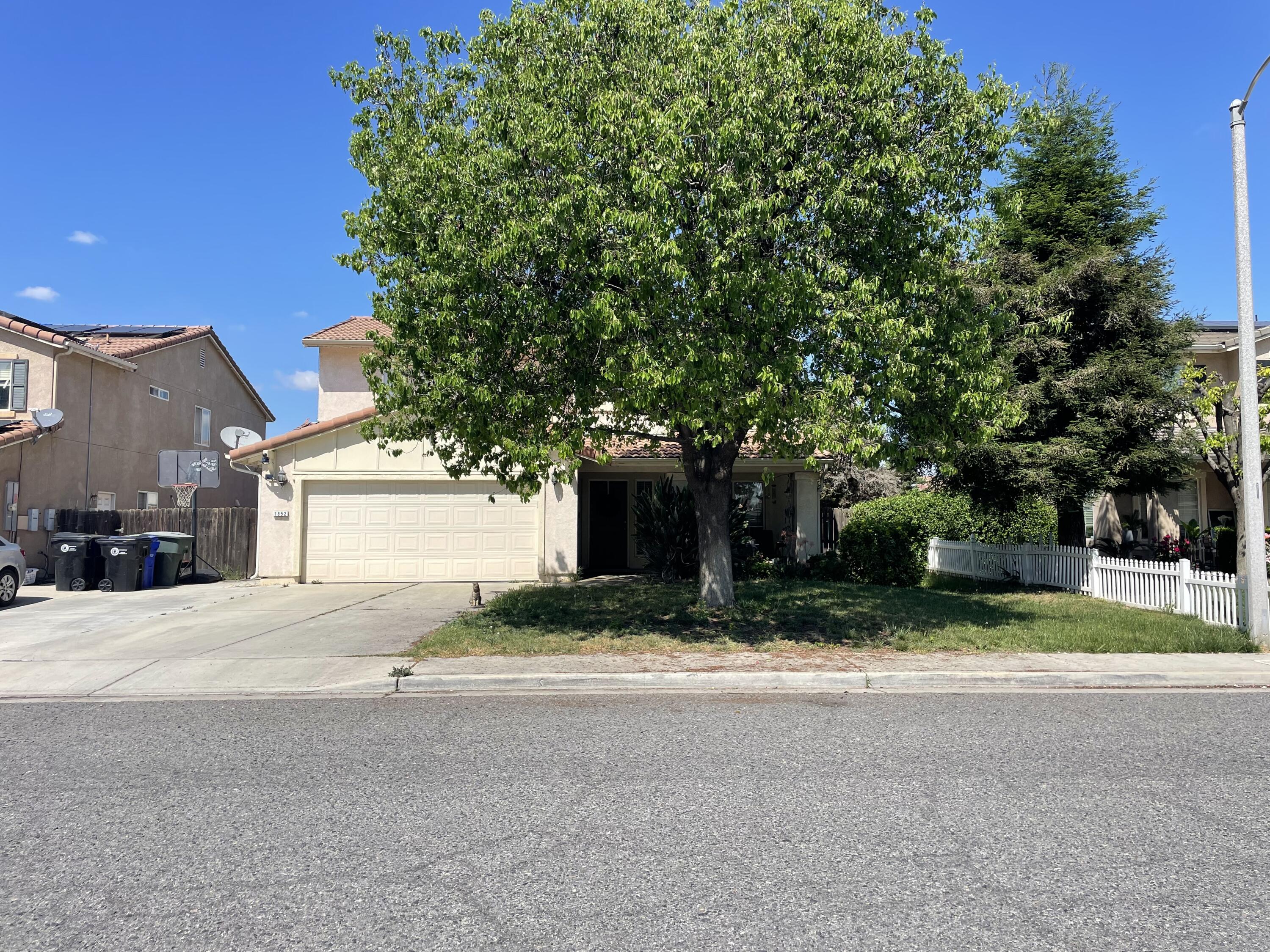 1852 Santa Maria Ave, Porterville, CA 93257
