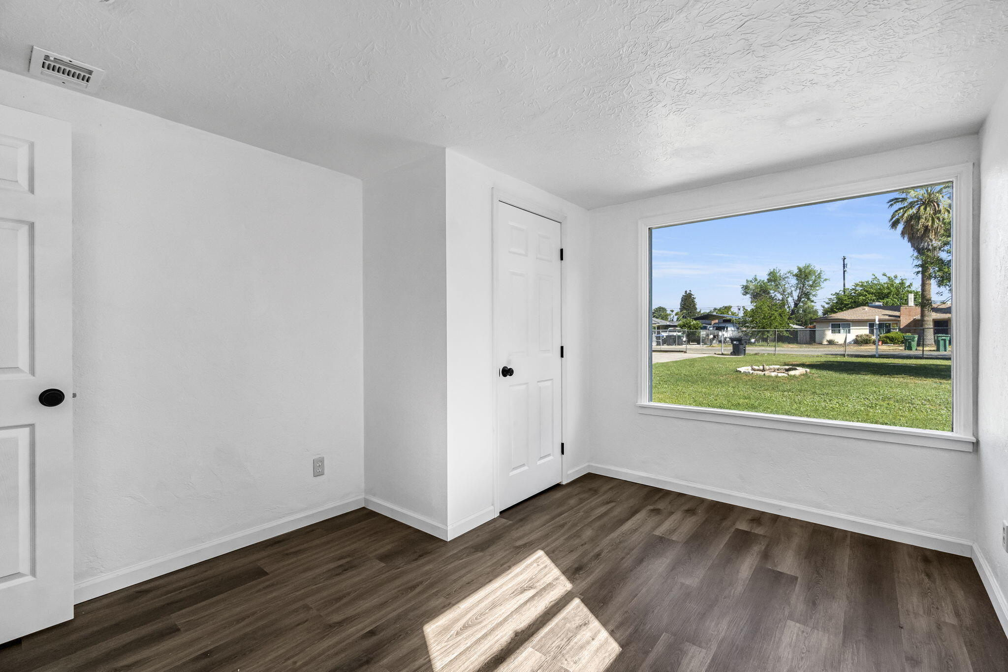 5132 E Washington Ave, Fresno, CA 93727