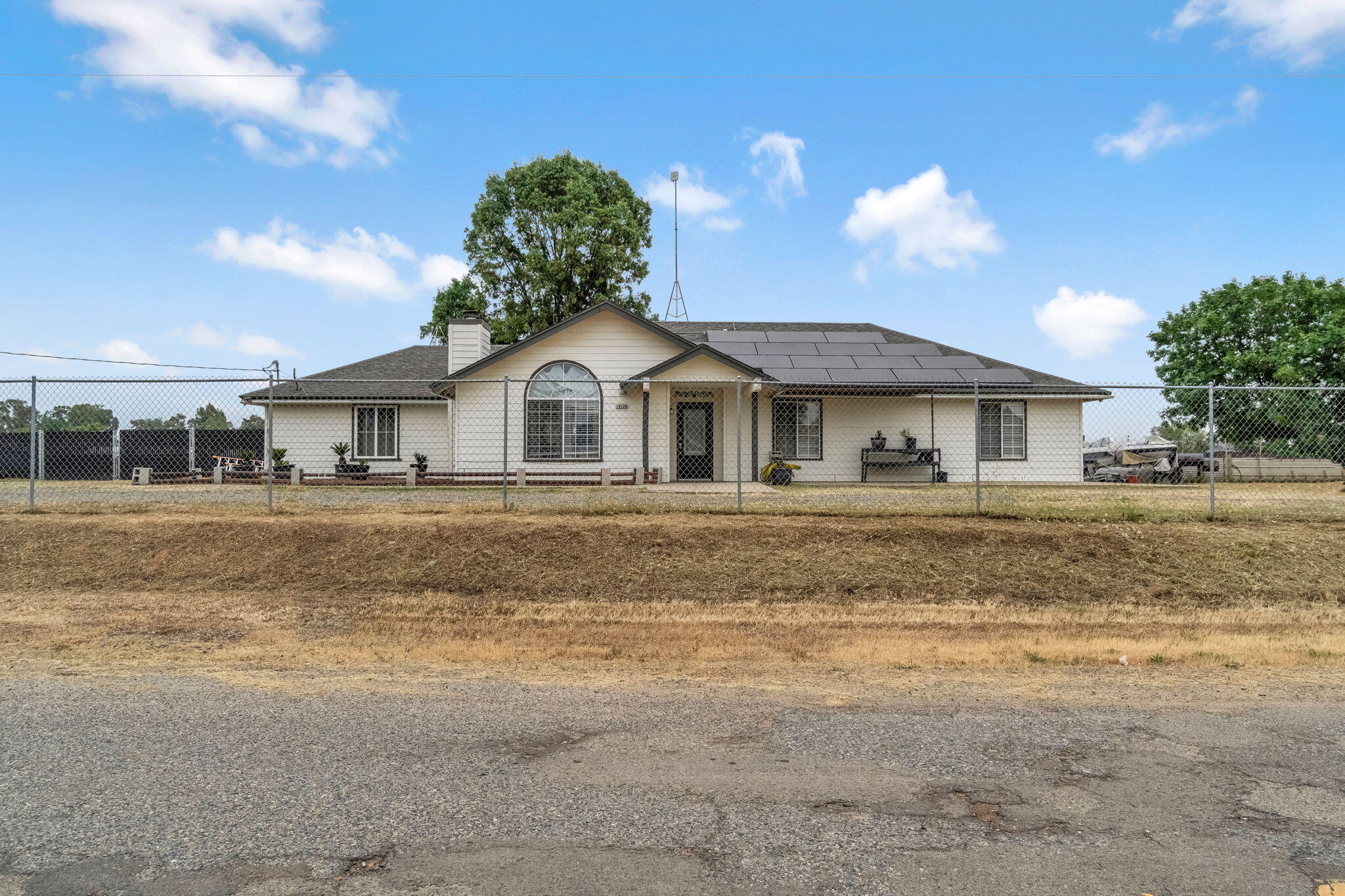 19729 Brightwood Rd, Madera, CA 93638