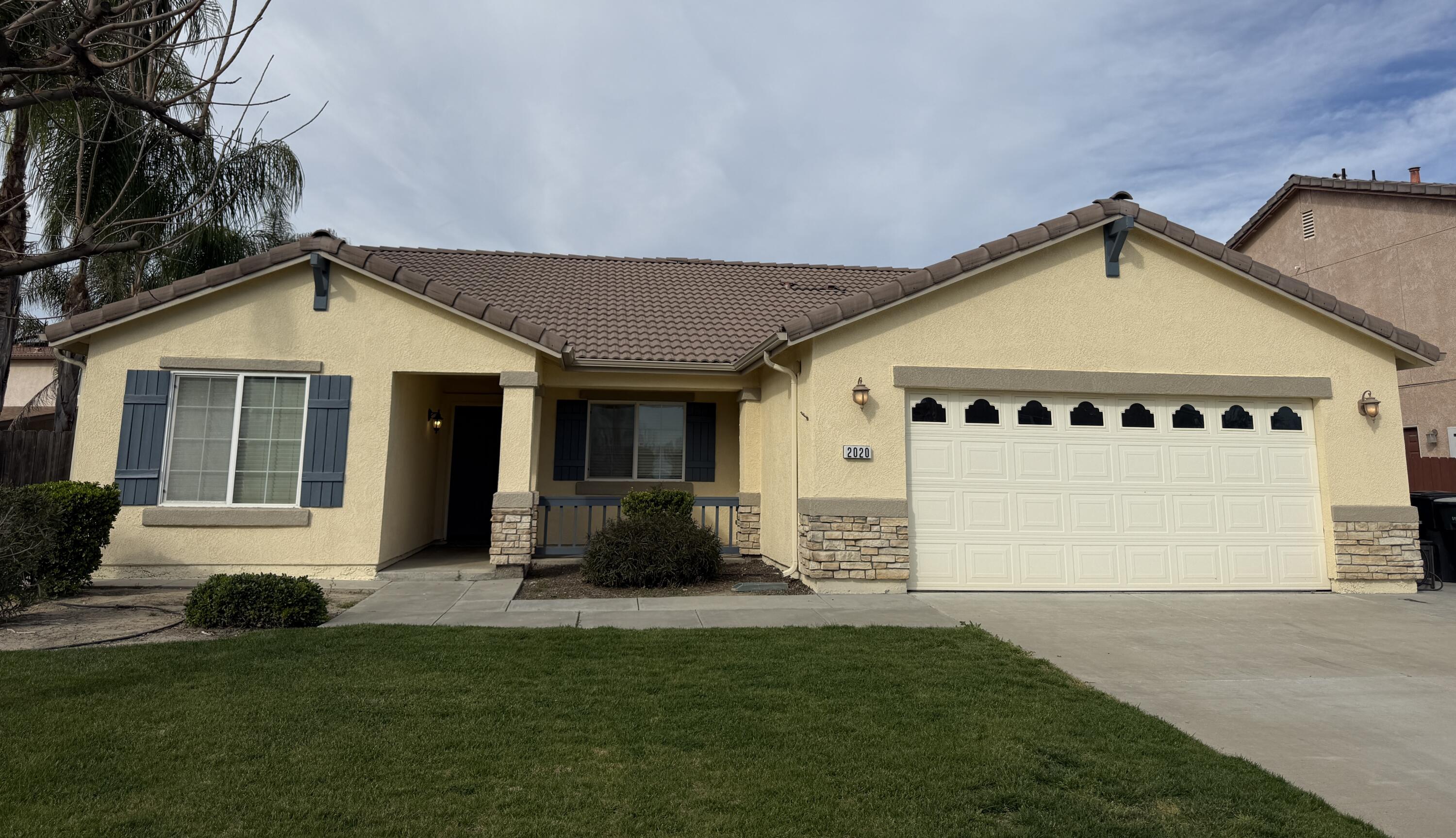 2020 W Bristol Ln, Hanford, CA 93230