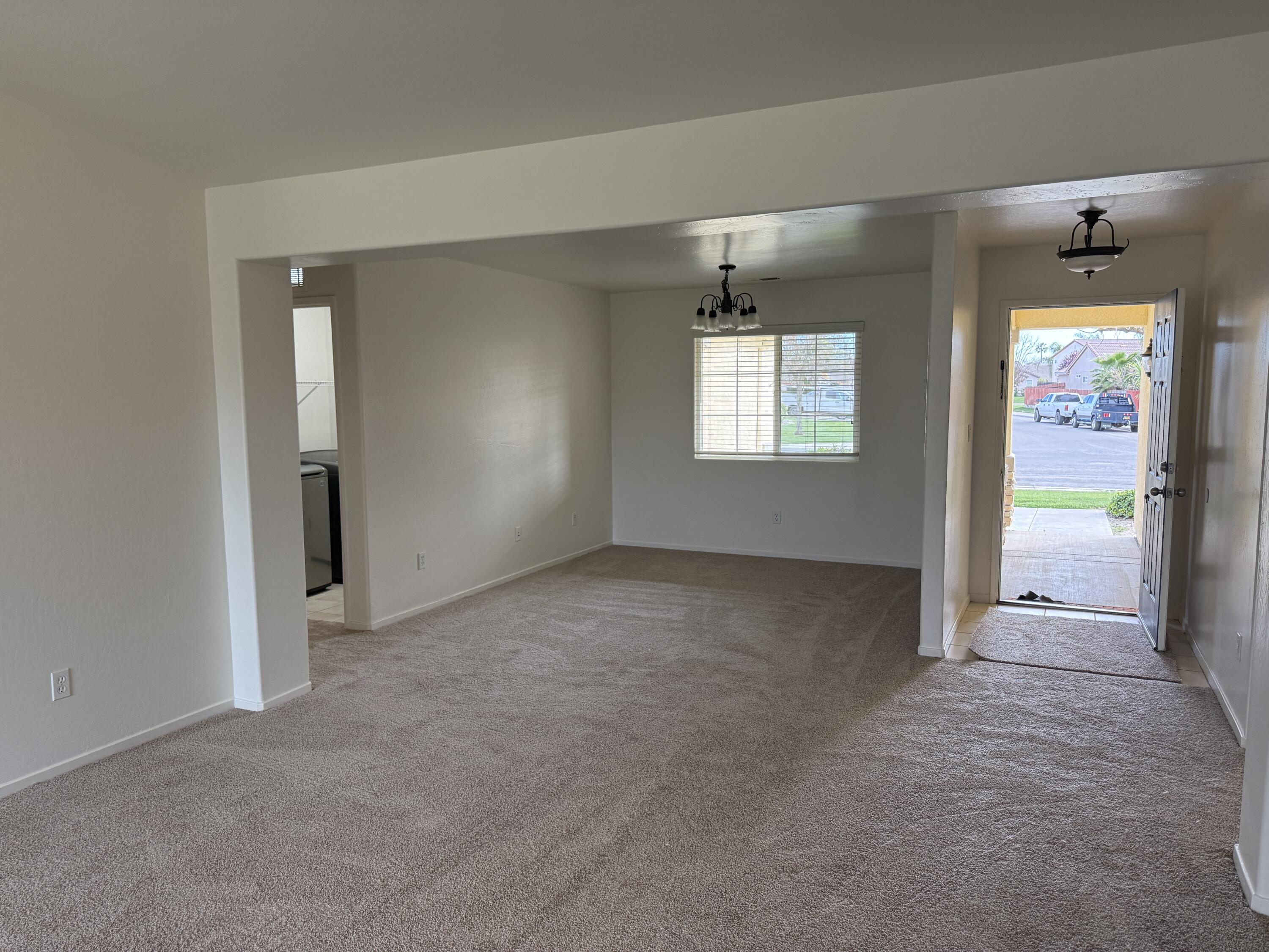 2020 W Bristol Ln, Hanford, CA 93230