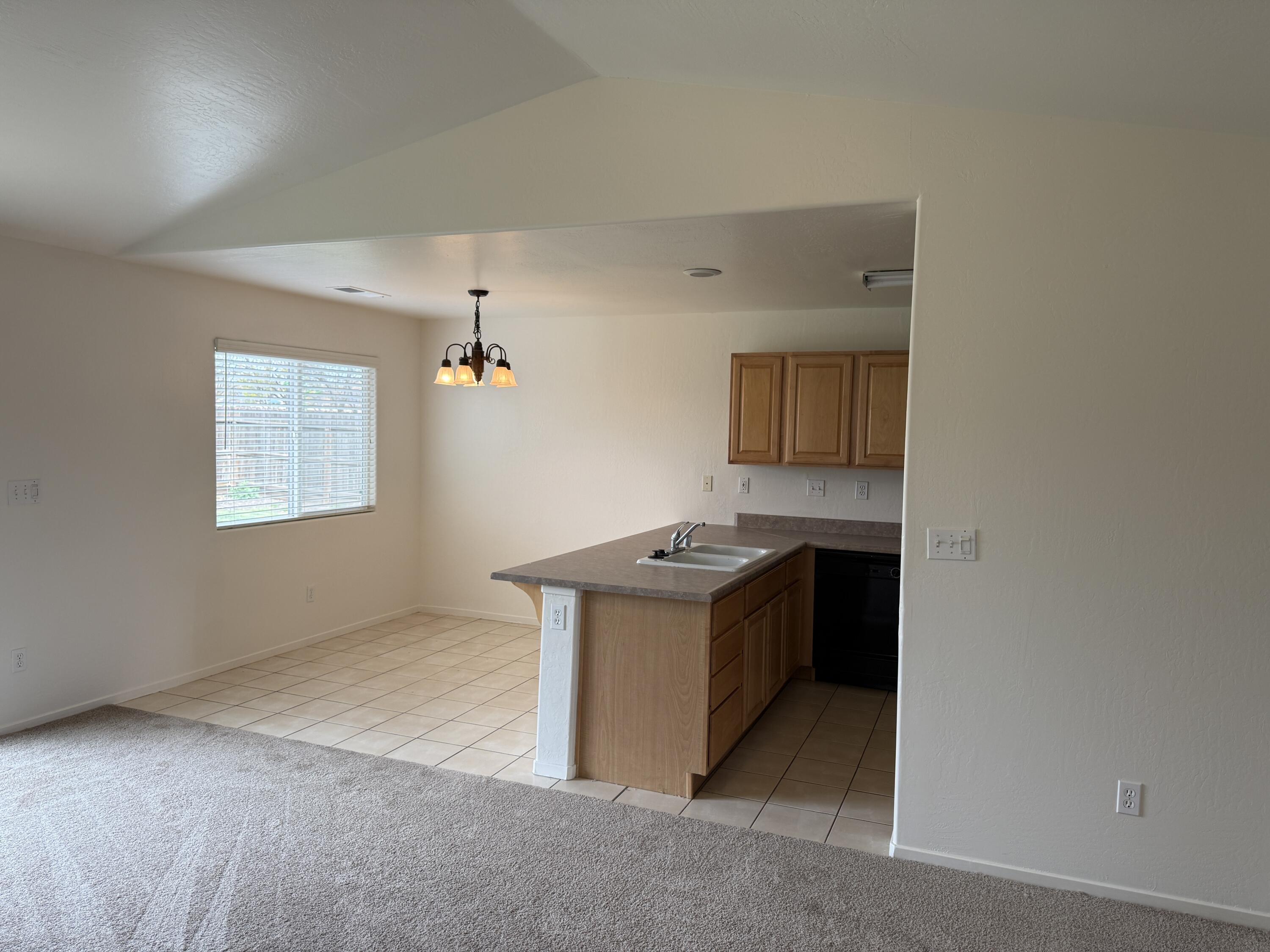 2020 W Bristol Ln, Hanford, CA 93230