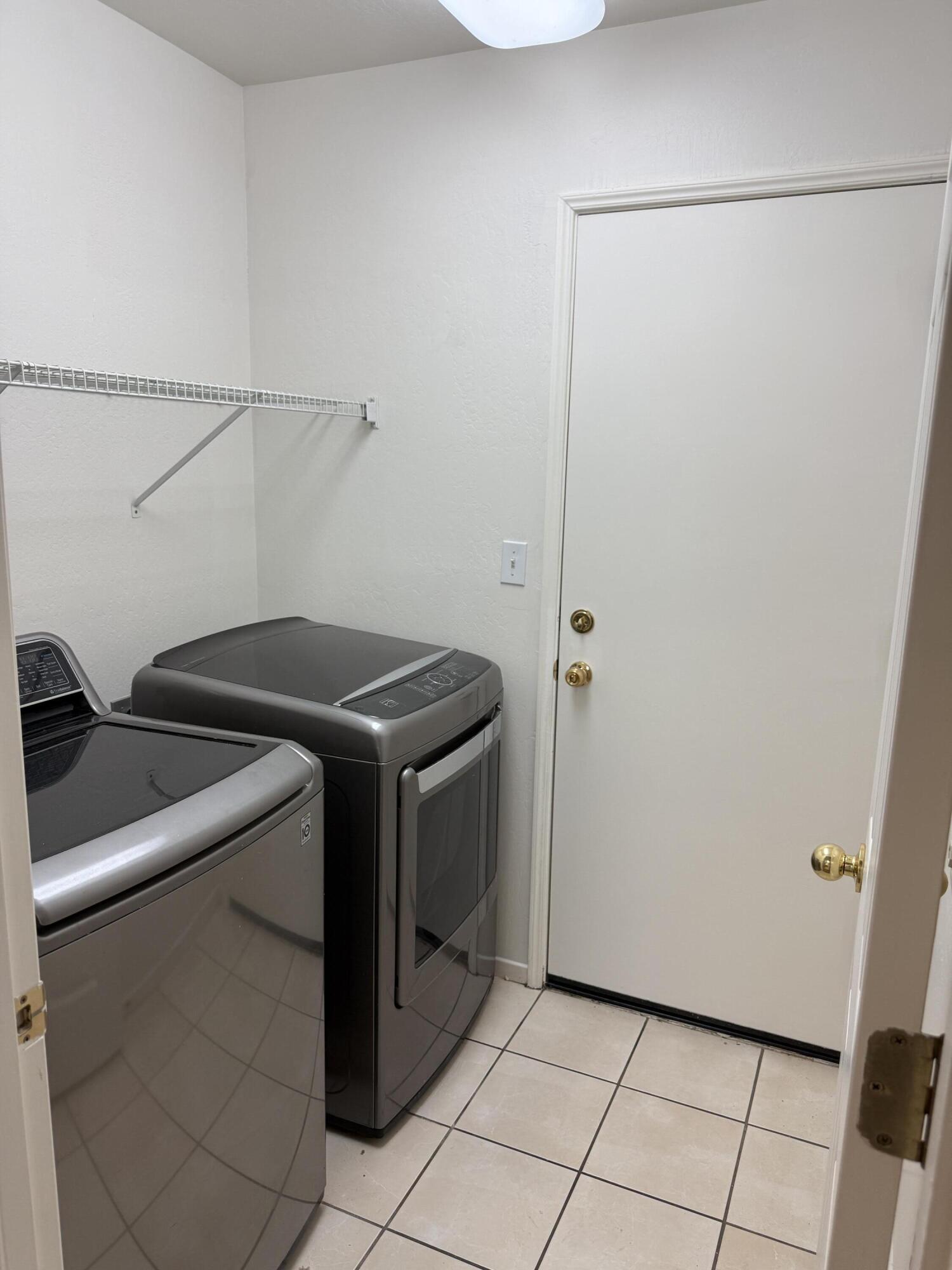 2020 W Bristol Ln, Hanford, CA 93230