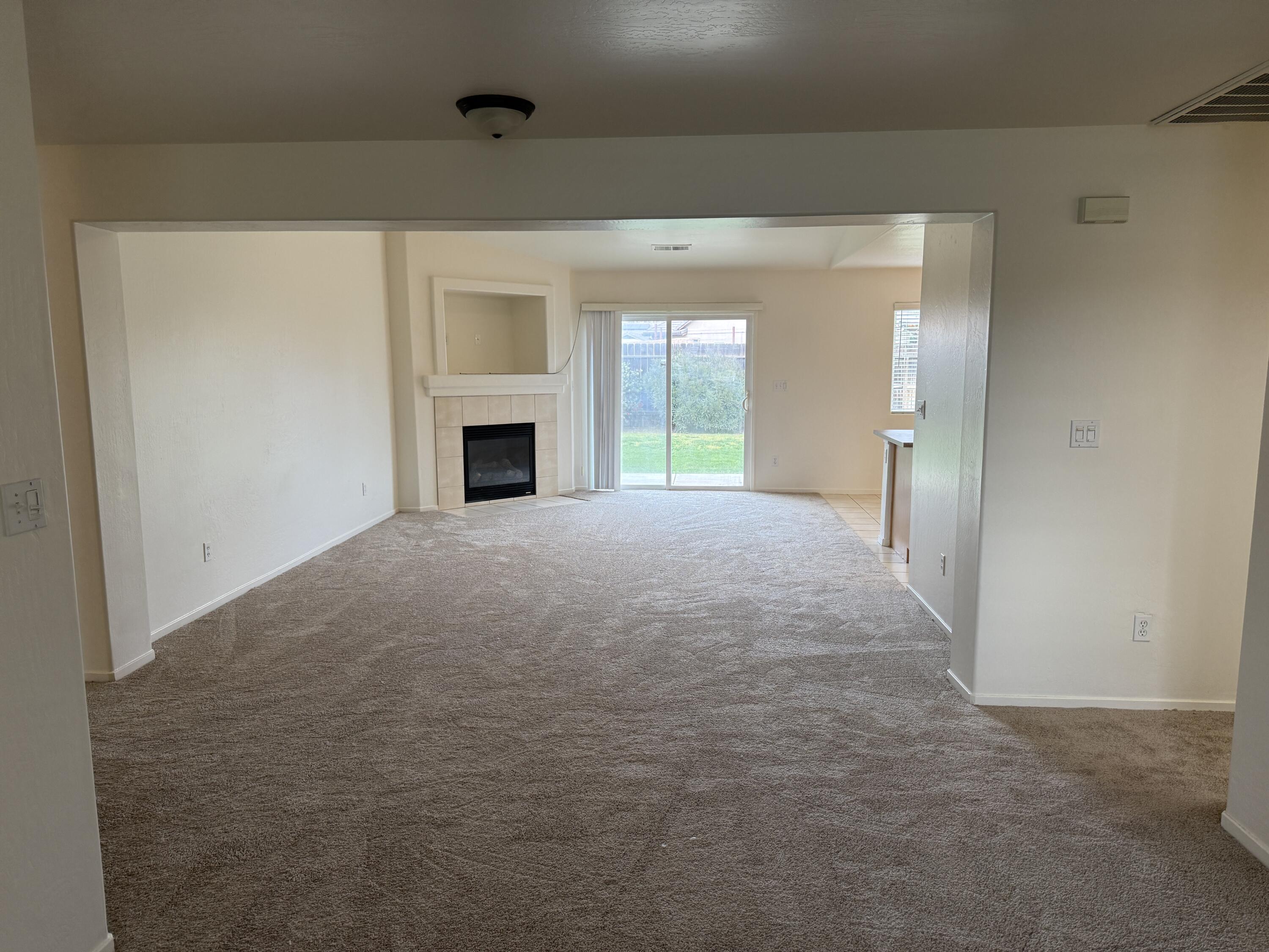 2020 W Bristol Ln, Hanford, CA 93230