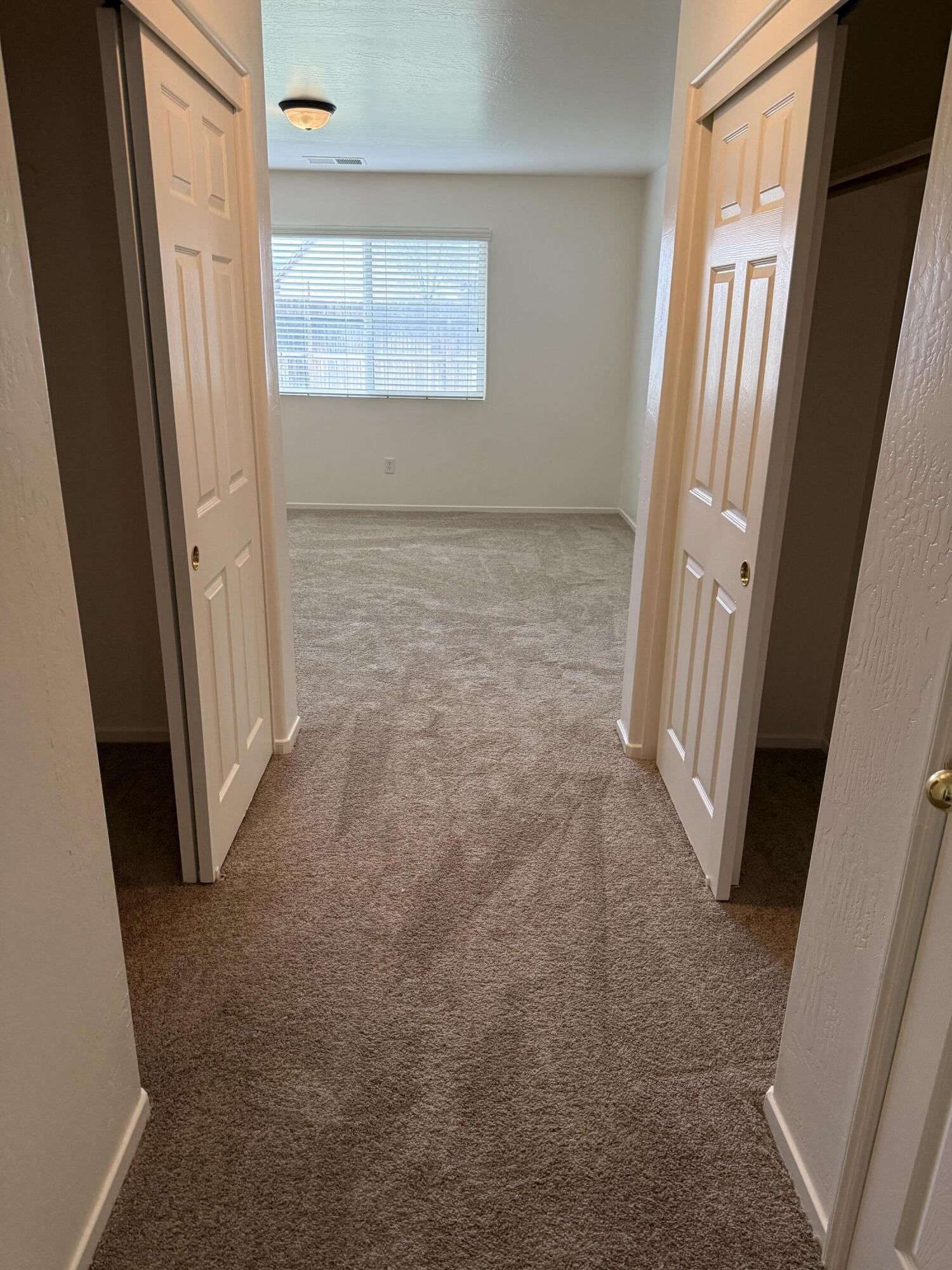 2020 W Bristol Ln, Hanford, CA 93230