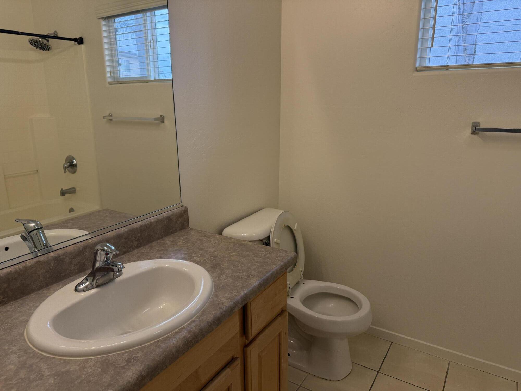 2020 W Bristol Ln, Hanford, CA 93230