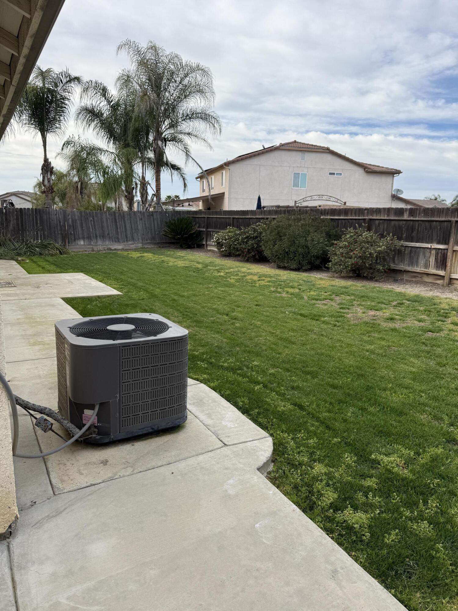 2020 W Bristol Ln, Hanford, CA 93230