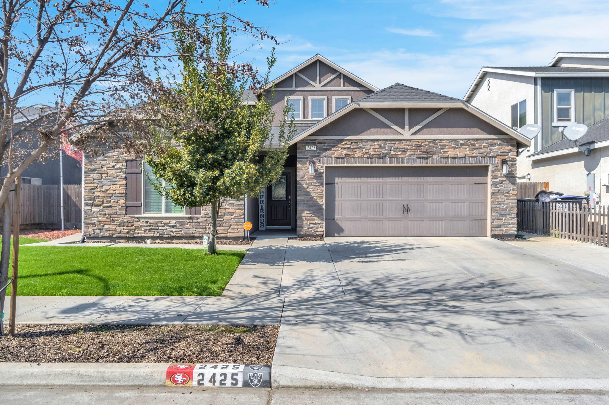 2425 N Divisadero St, Visalia, CA 93291