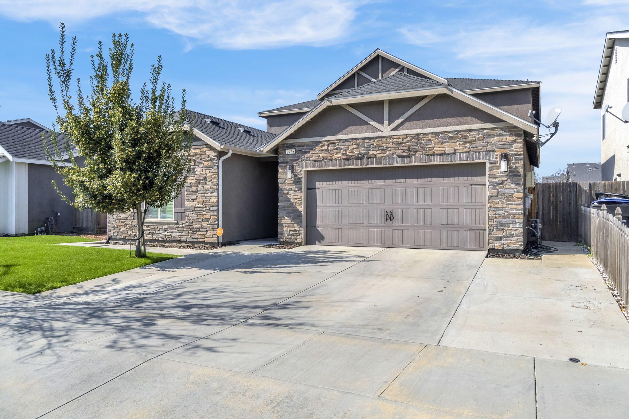 2425 N Divisadero St, Visalia, CA 93291