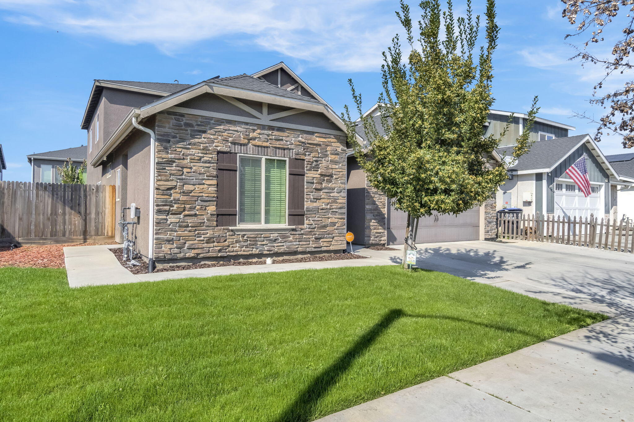 2425 N Divisadero St, Visalia, CA 93291