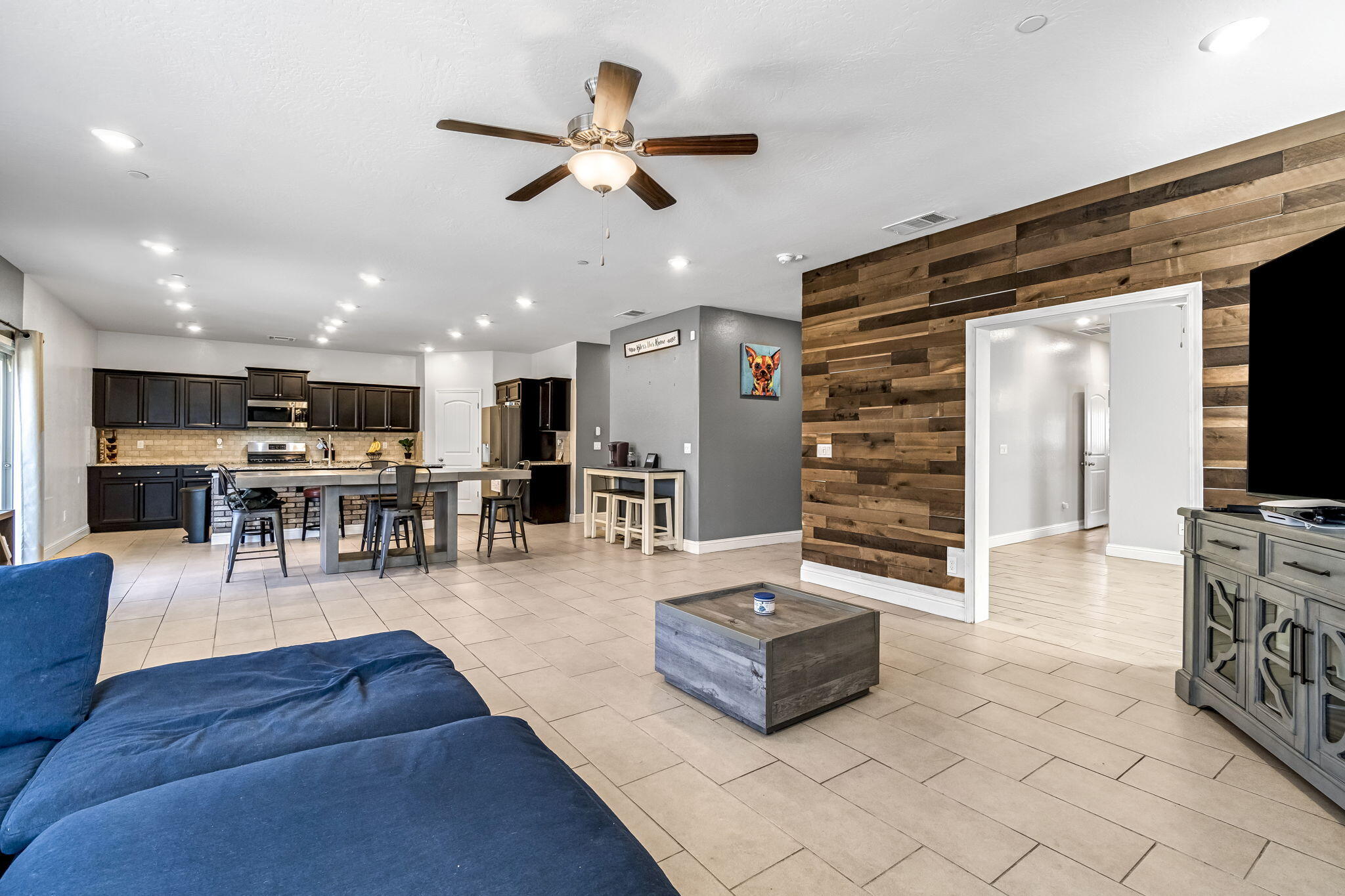 2425 N Divisadero St, Visalia, CA 93291