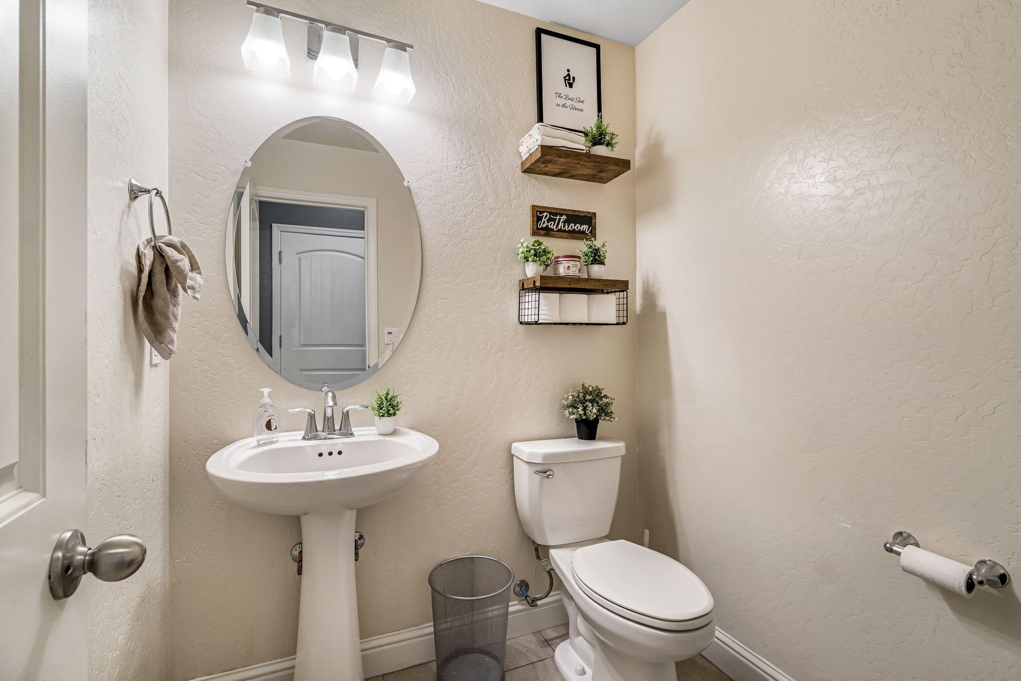 2425 N Divisadero St, Visalia, CA 93291