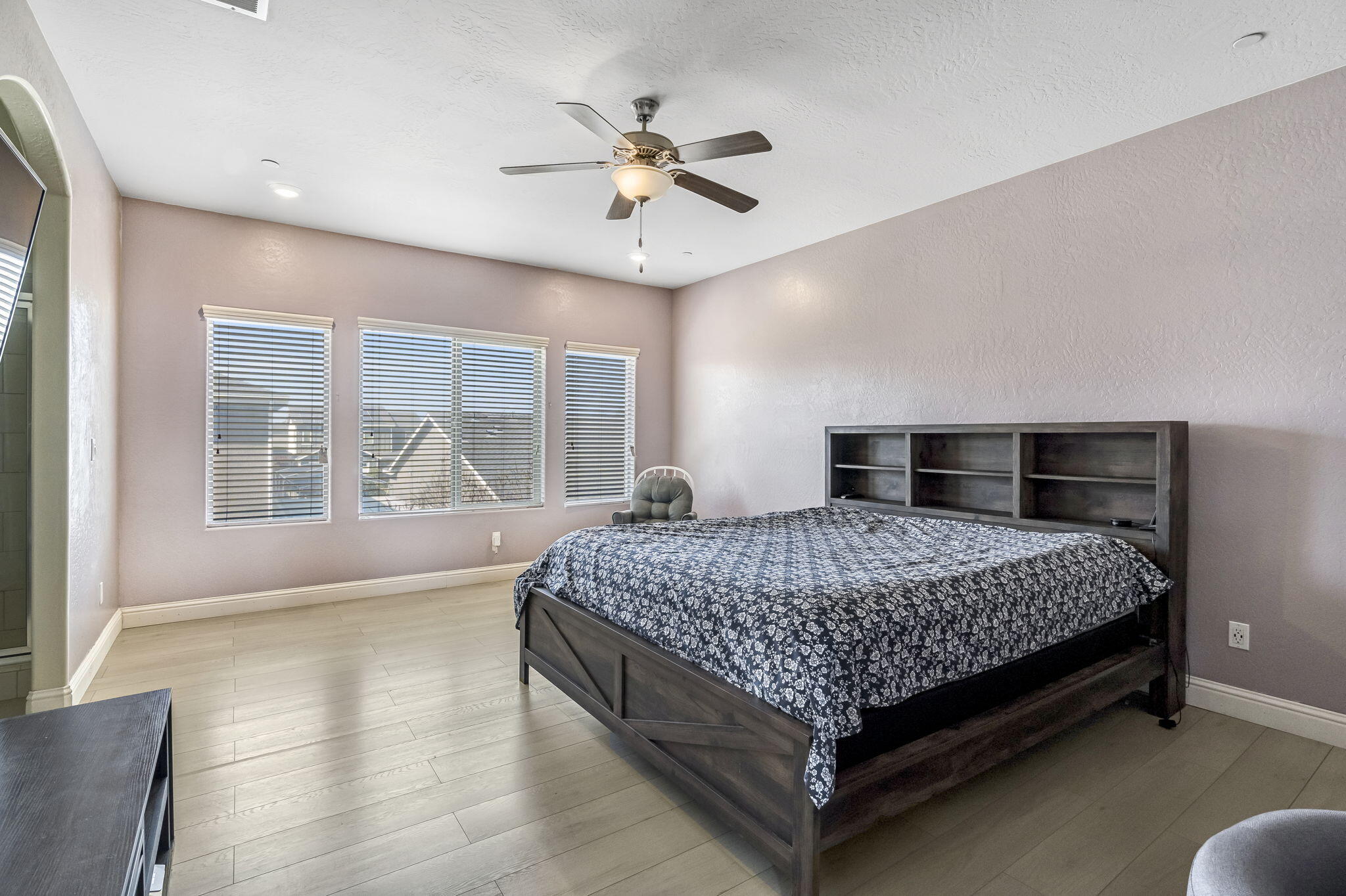 2425 N Divisadero St, Visalia, CA 93291