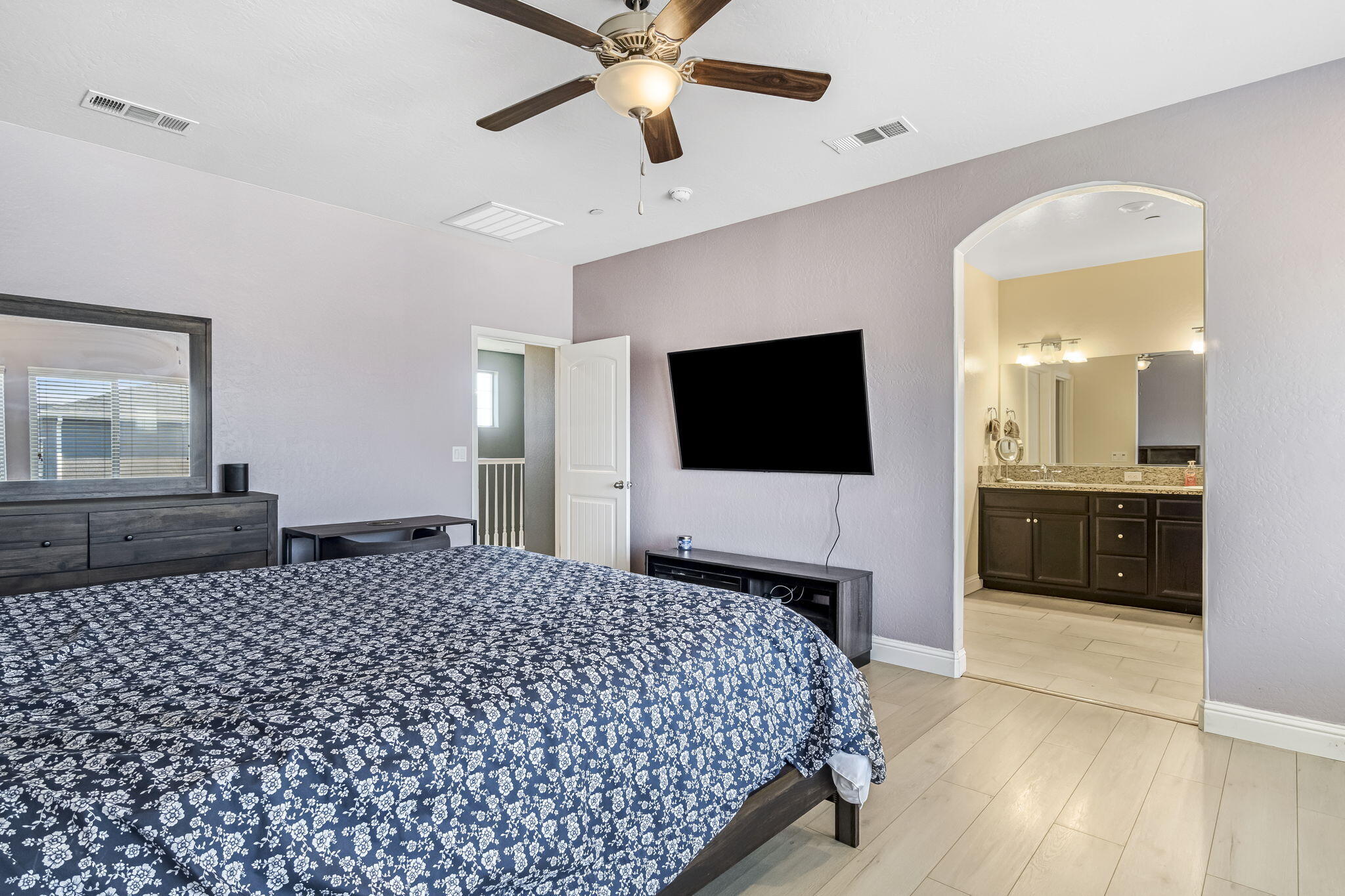 2425 N Divisadero St, Visalia, CA 93291