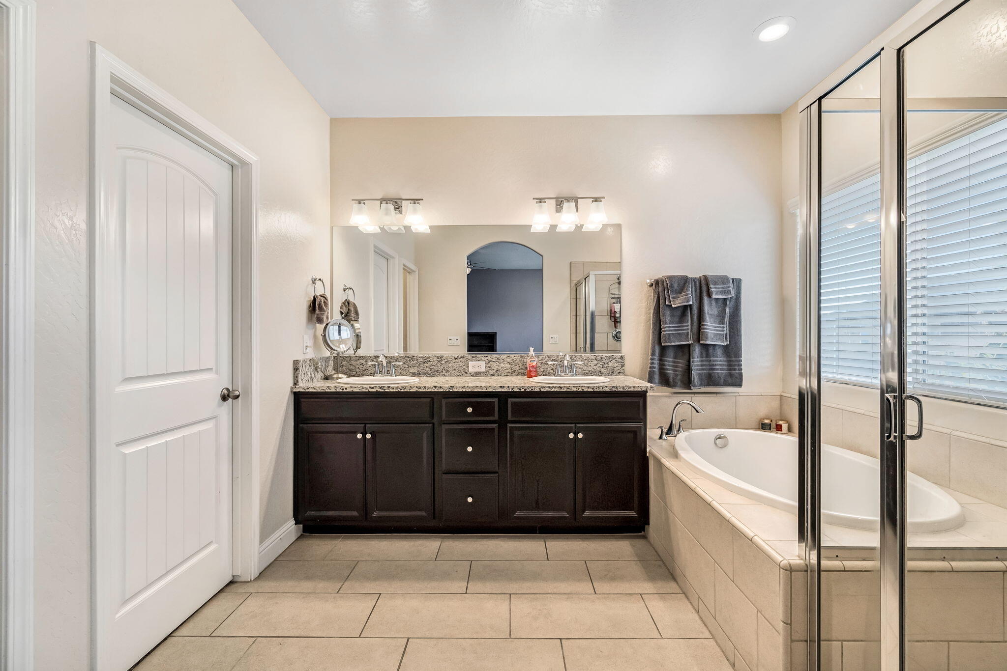 2425 N Divisadero St, Visalia, CA 93291