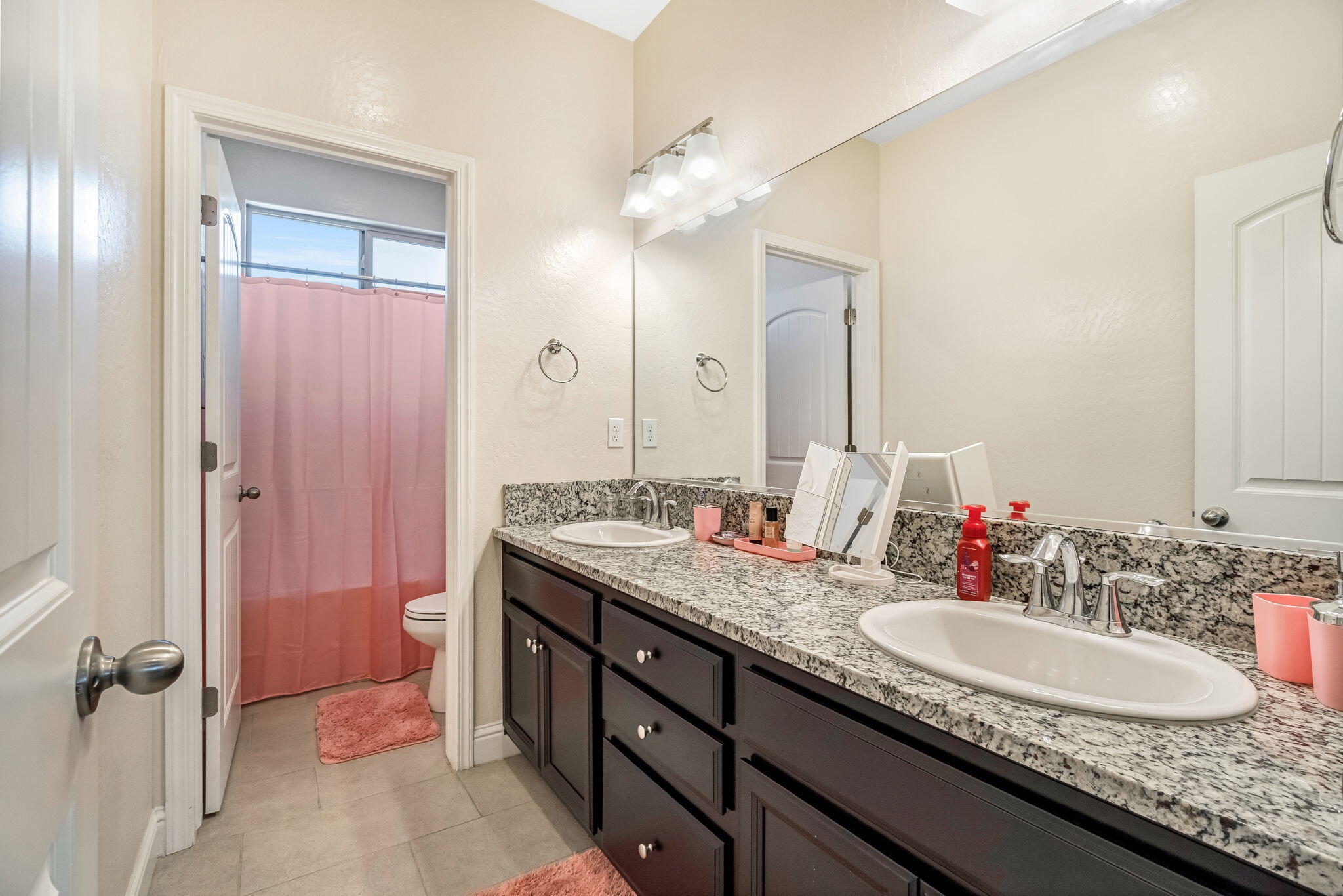 2425 N Divisadero St, Visalia, CA 93291