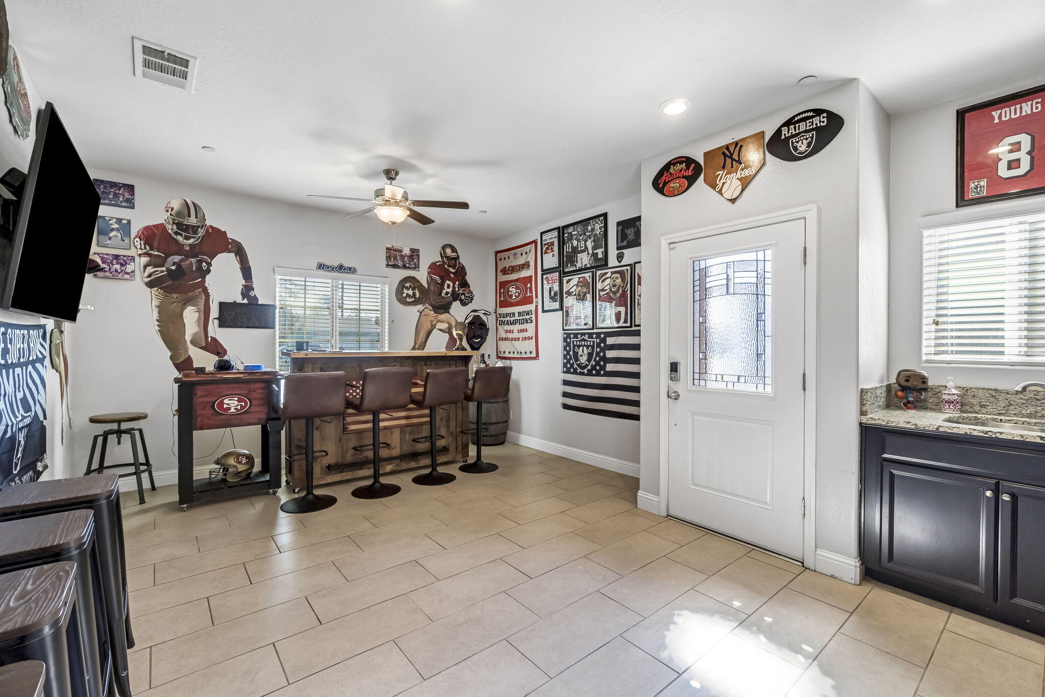 2425 N Divisadero St, Visalia, CA 93291