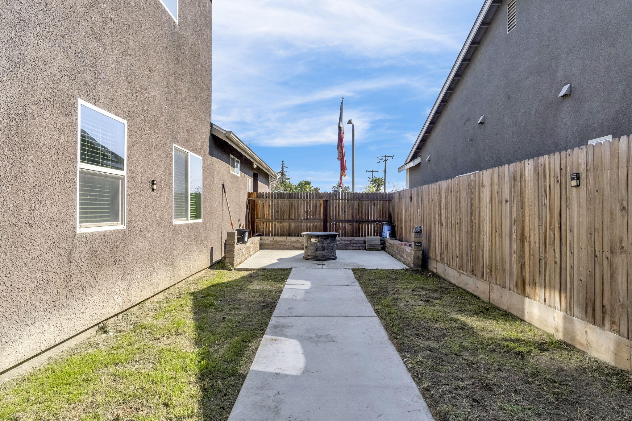 2425 N Divisadero St, Visalia, CA 93291