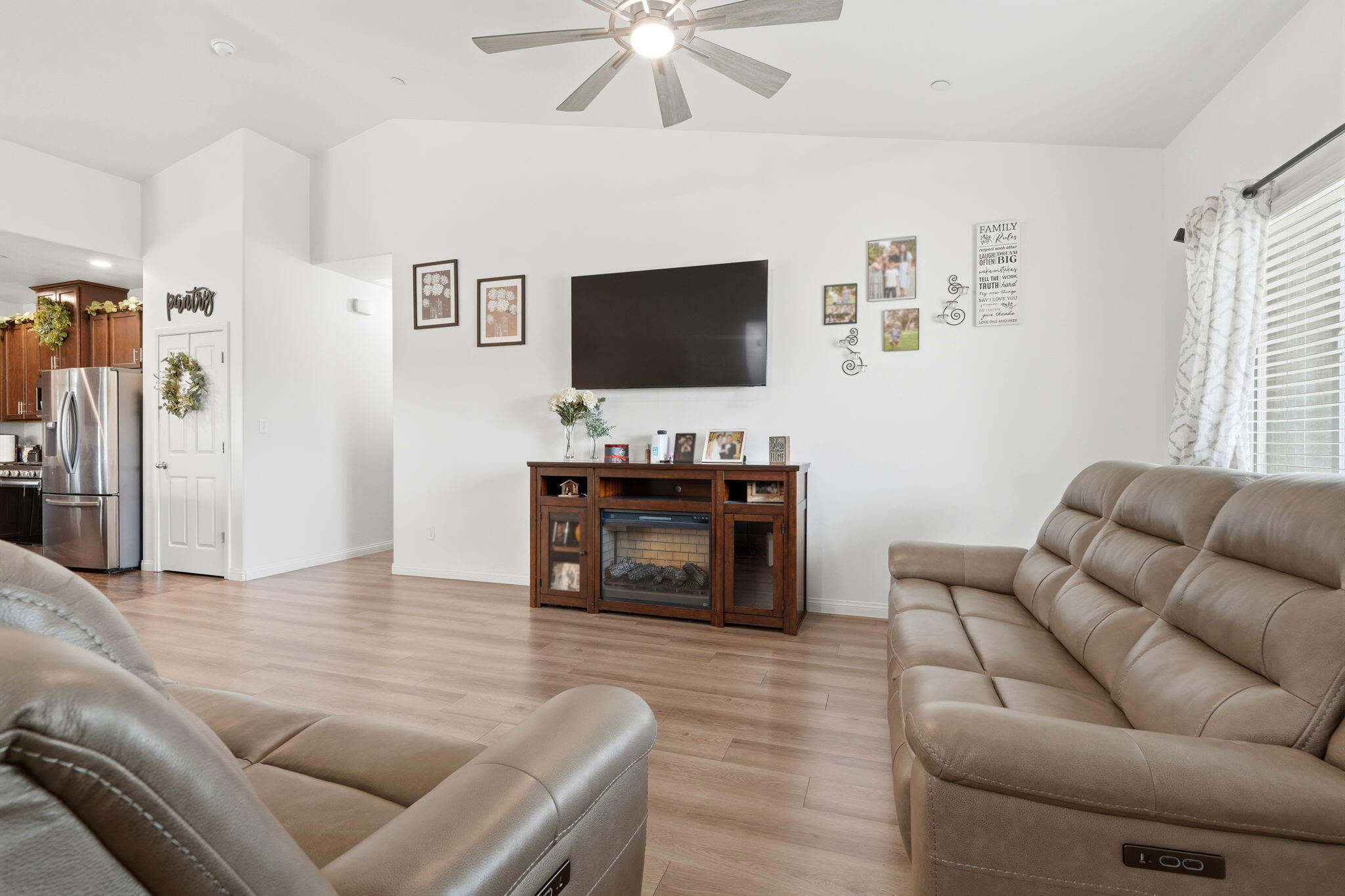 1037 Royal Oak St, Porterville, CA 93257