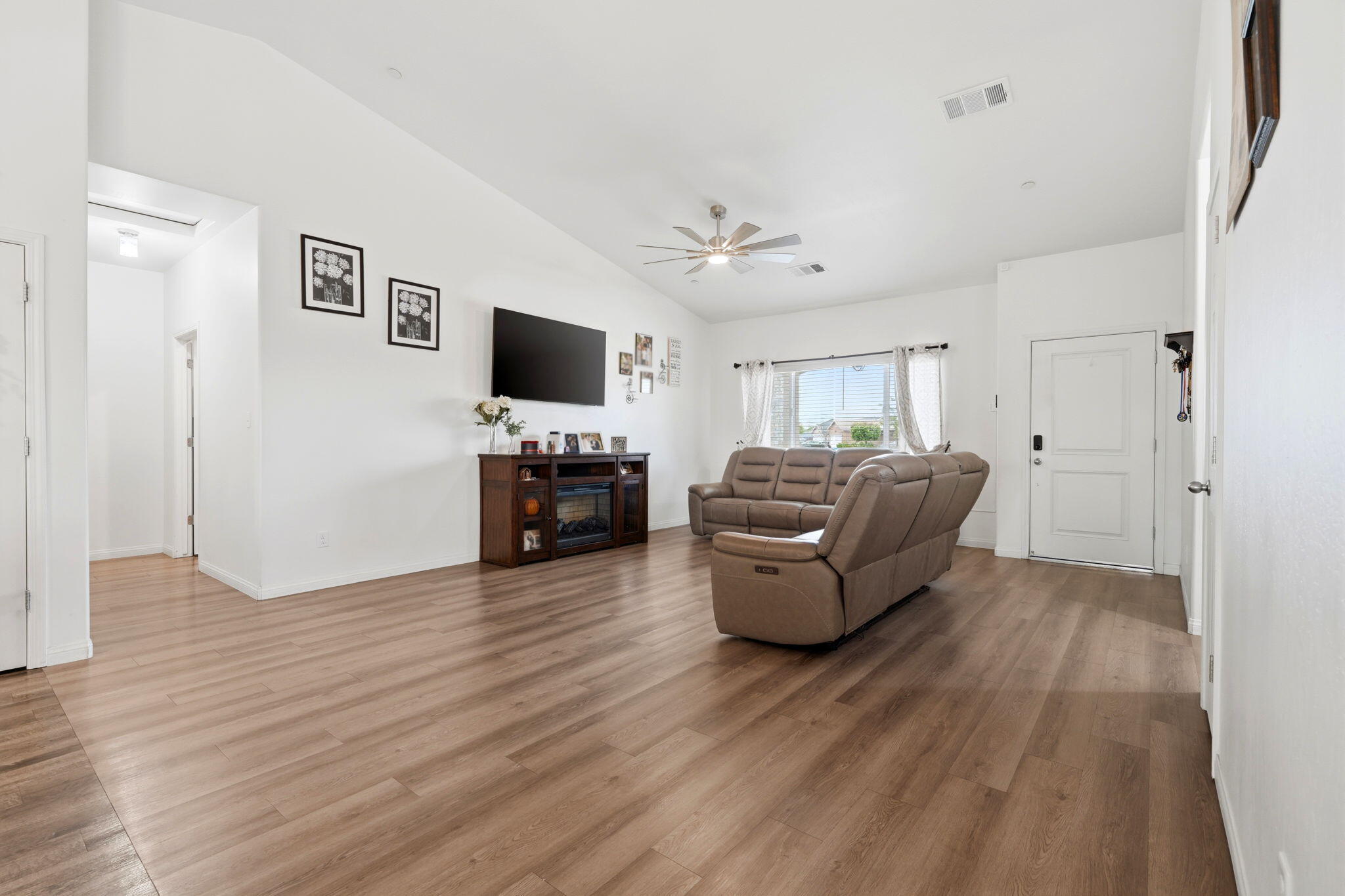 1037 Royal Oak St, Porterville, CA 93257