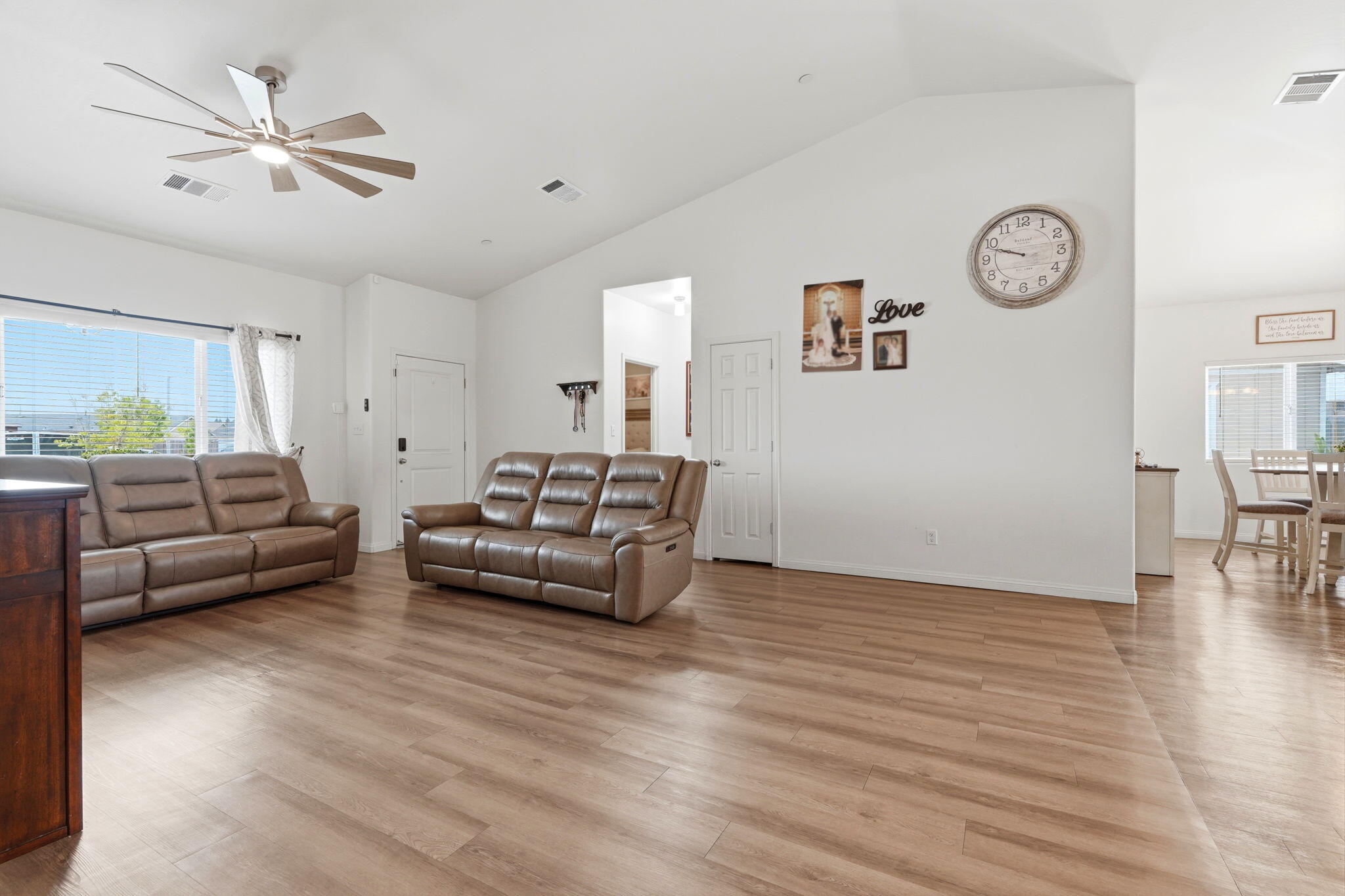 1037 Royal Oak St, Porterville, CA 93257