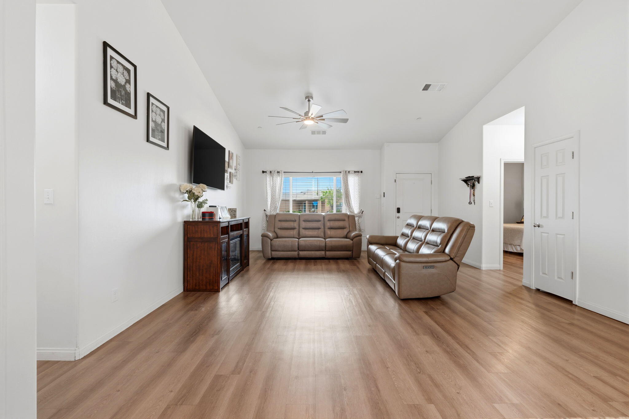 1037 Royal Oak St, Porterville, CA 93257