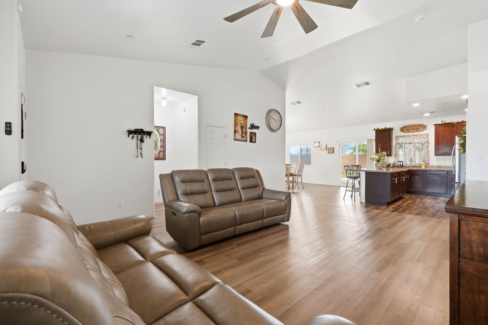 1037 Royal Oak St, Porterville, CA 93257