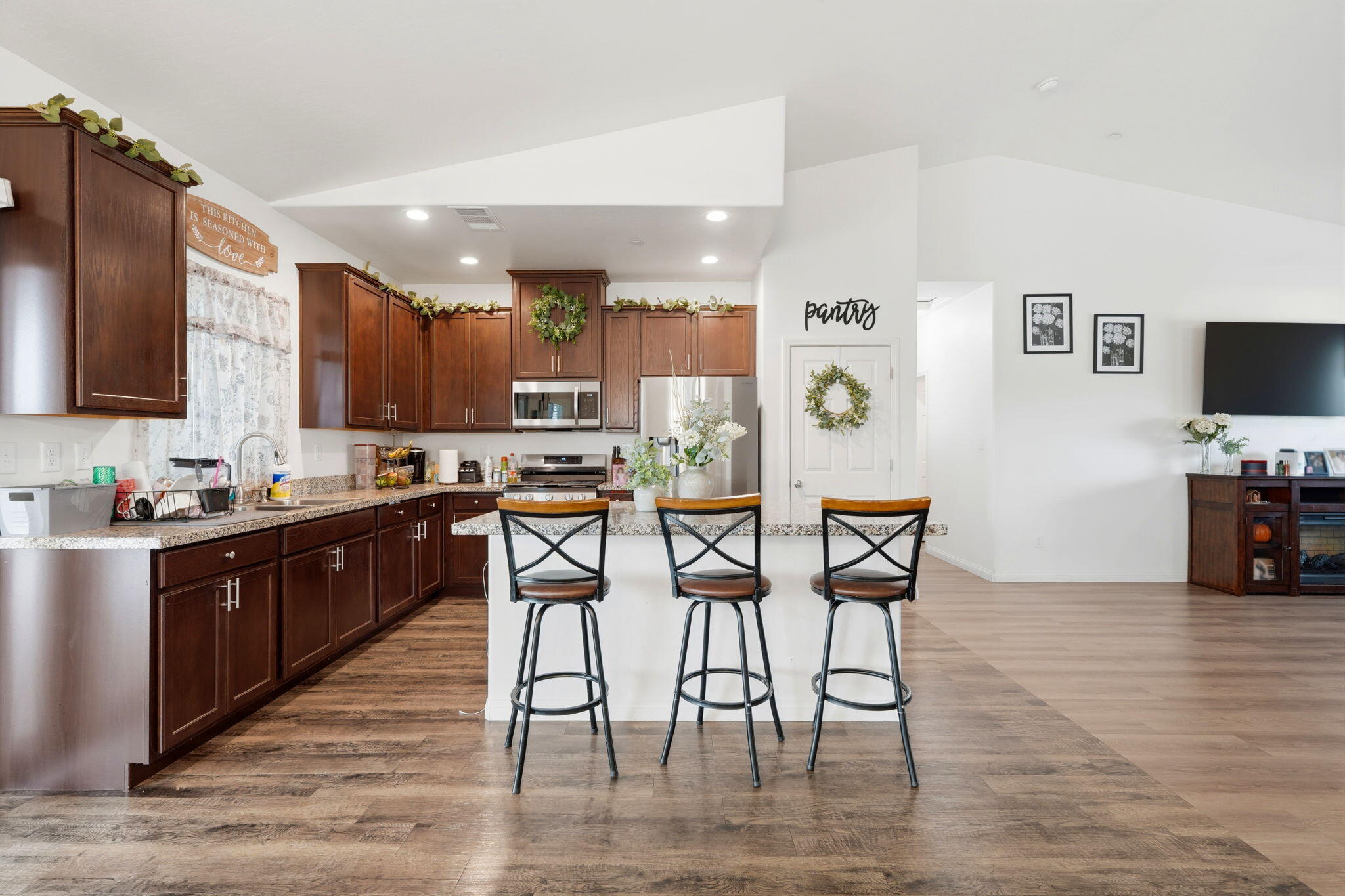 1037 Royal Oak St, Porterville, CA 93257