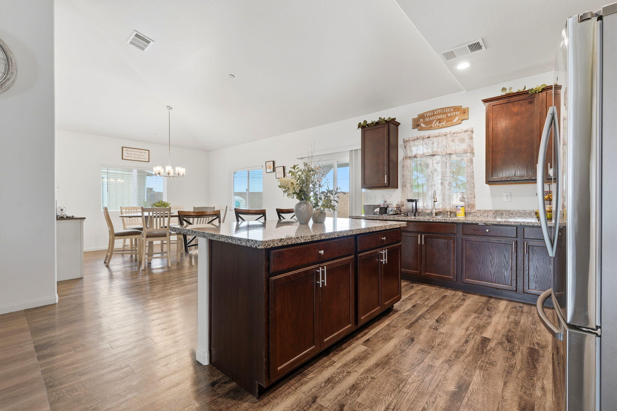 1037 Royal Oak St, Porterville, CA 93257