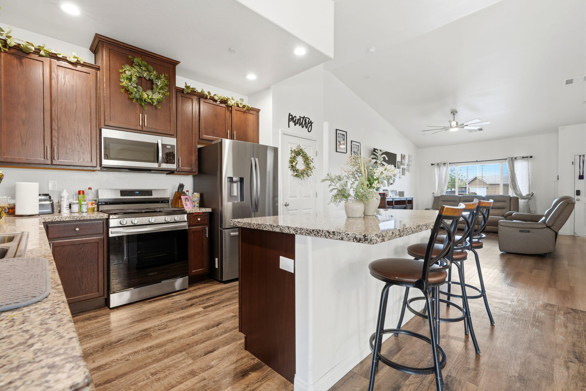 1037 Royal Oak St, Porterville, CA 93257