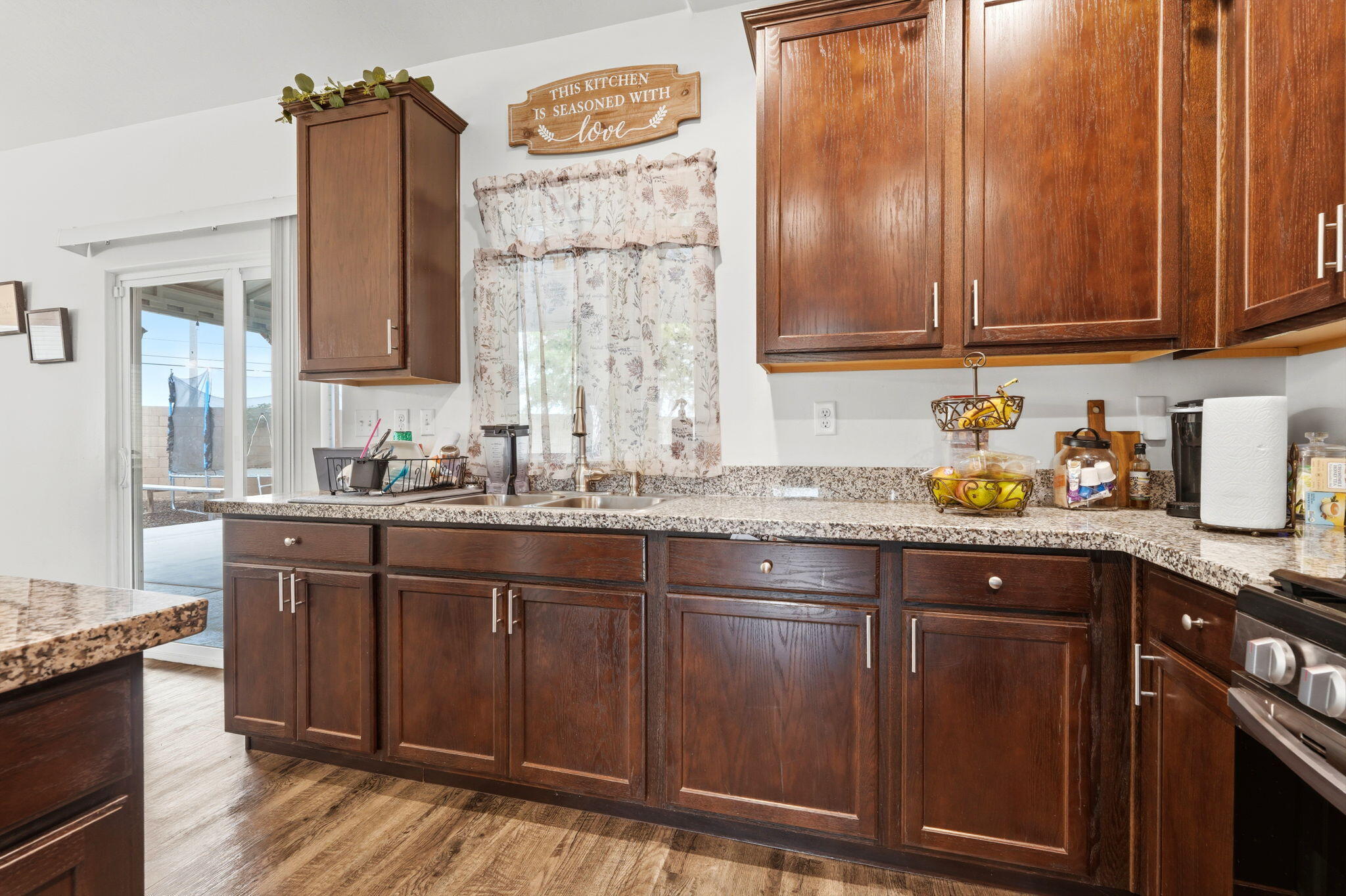 1037 Royal Oak St, Porterville, CA 93257