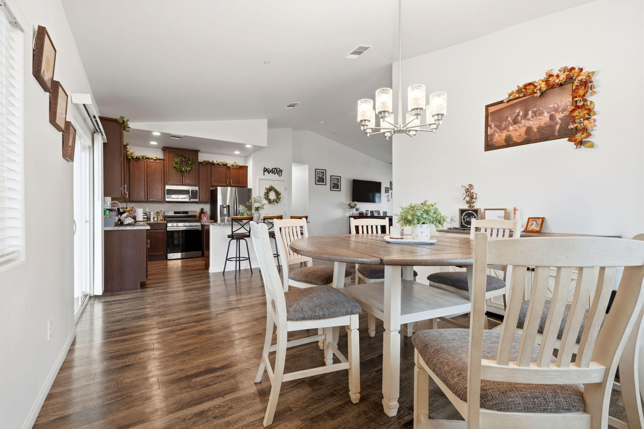 1037 Royal Oak St, Porterville, CA 93257