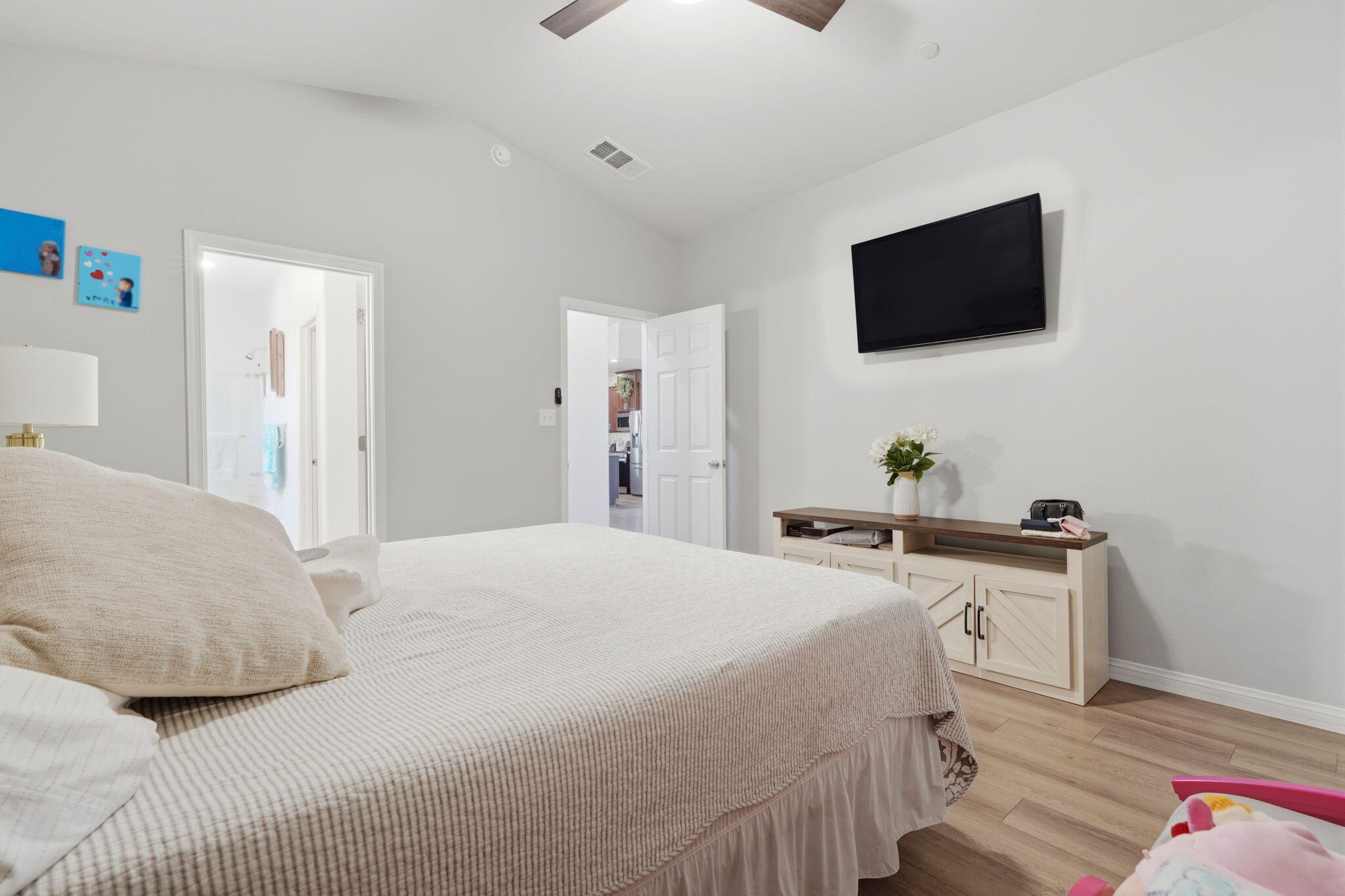 1037 Royal Oak St, Porterville, CA 93257