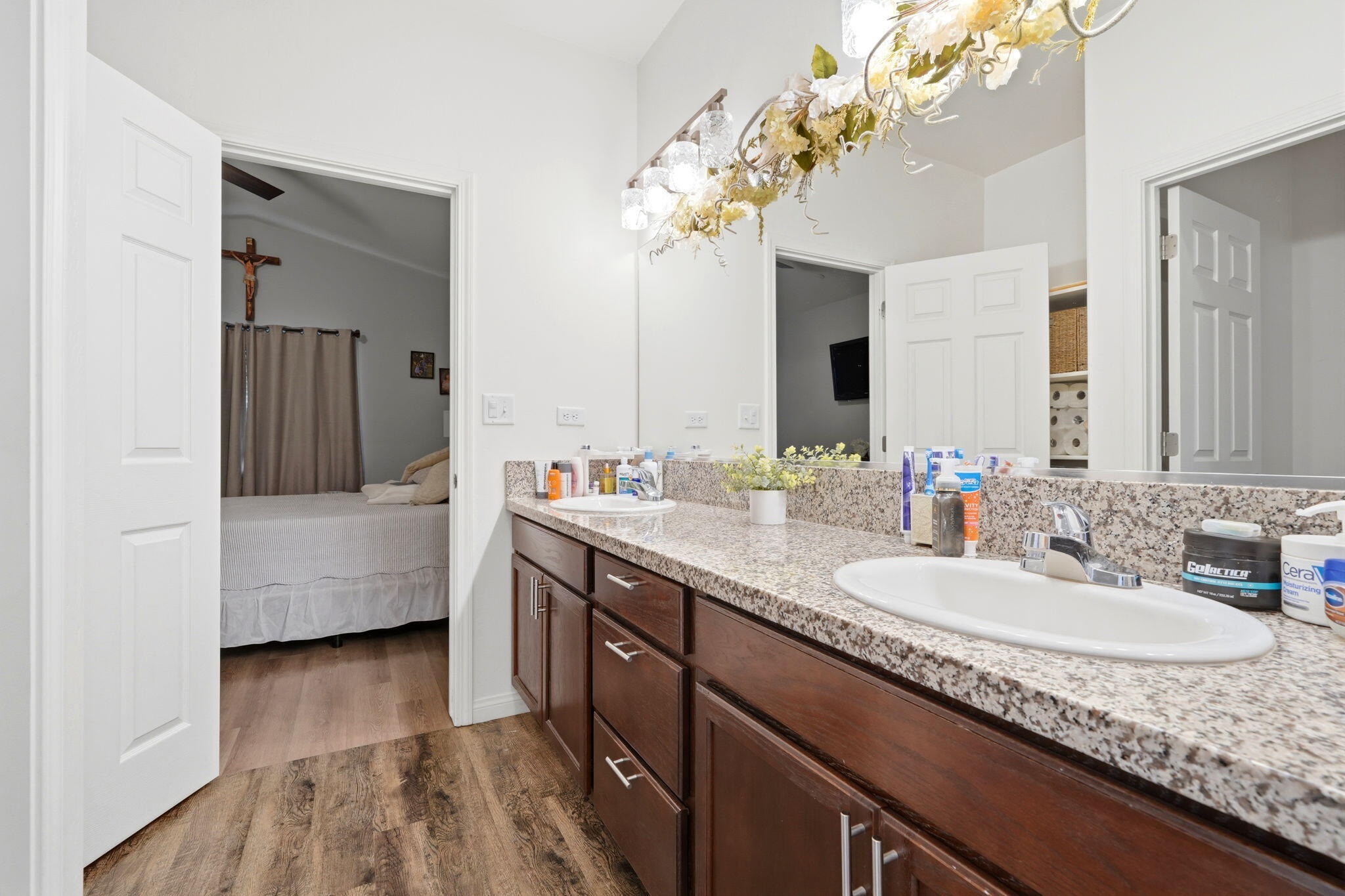 1037 Royal Oak St, Porterville, CA 93257