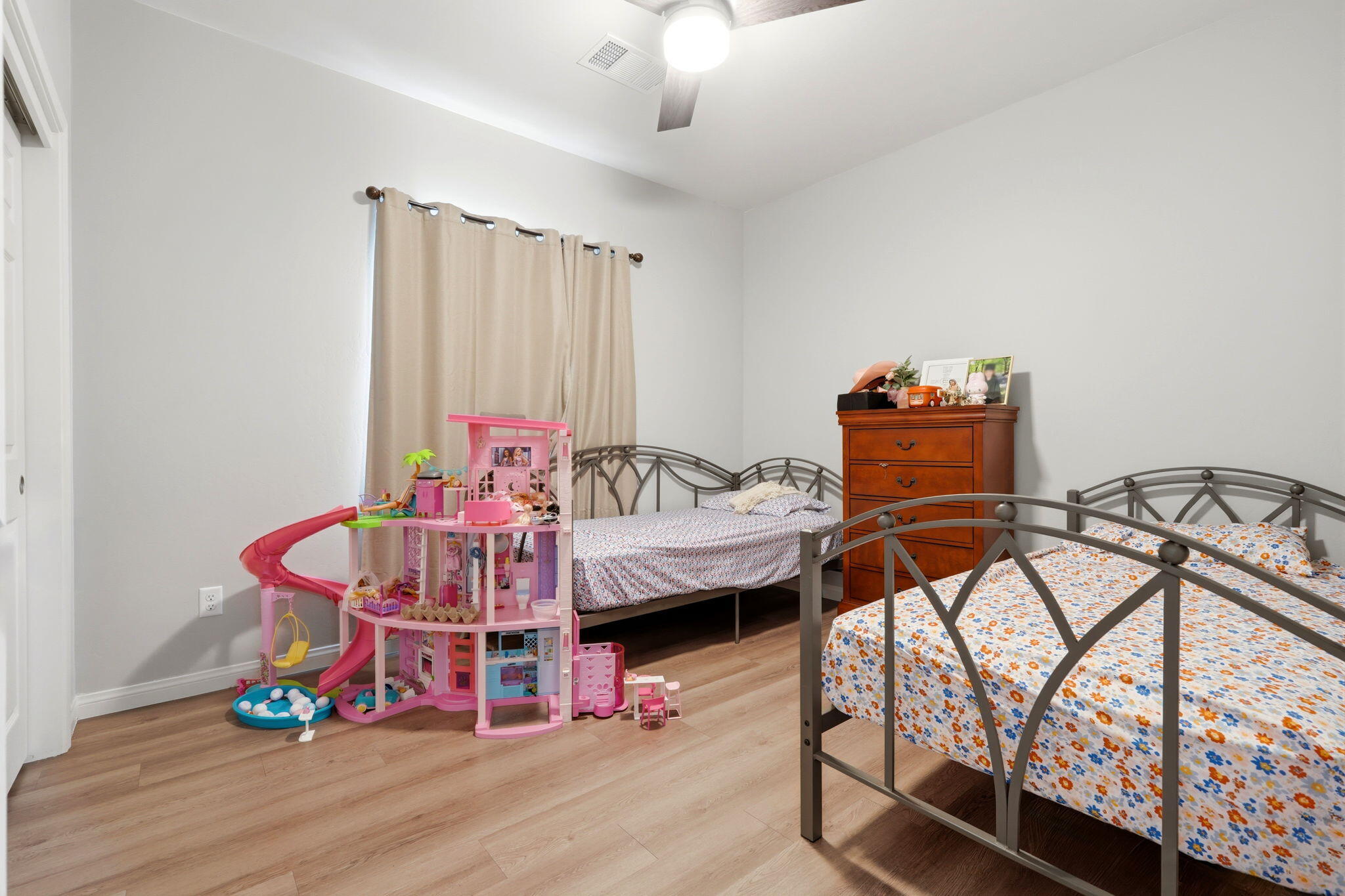 1037 Royal Oak St, Porterville, CA 93257