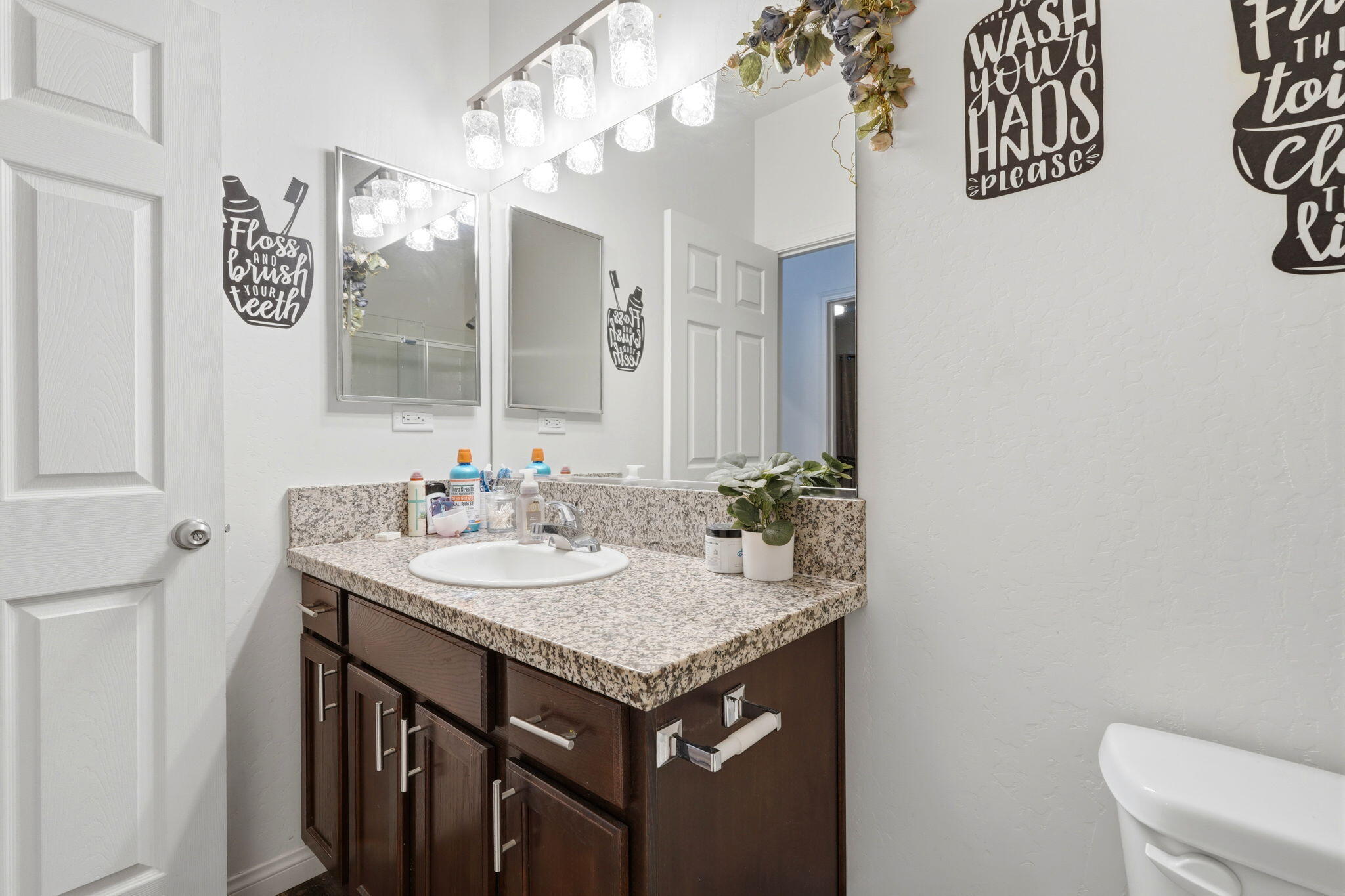 1037 Royal Oak St, Porterville, CA 93257