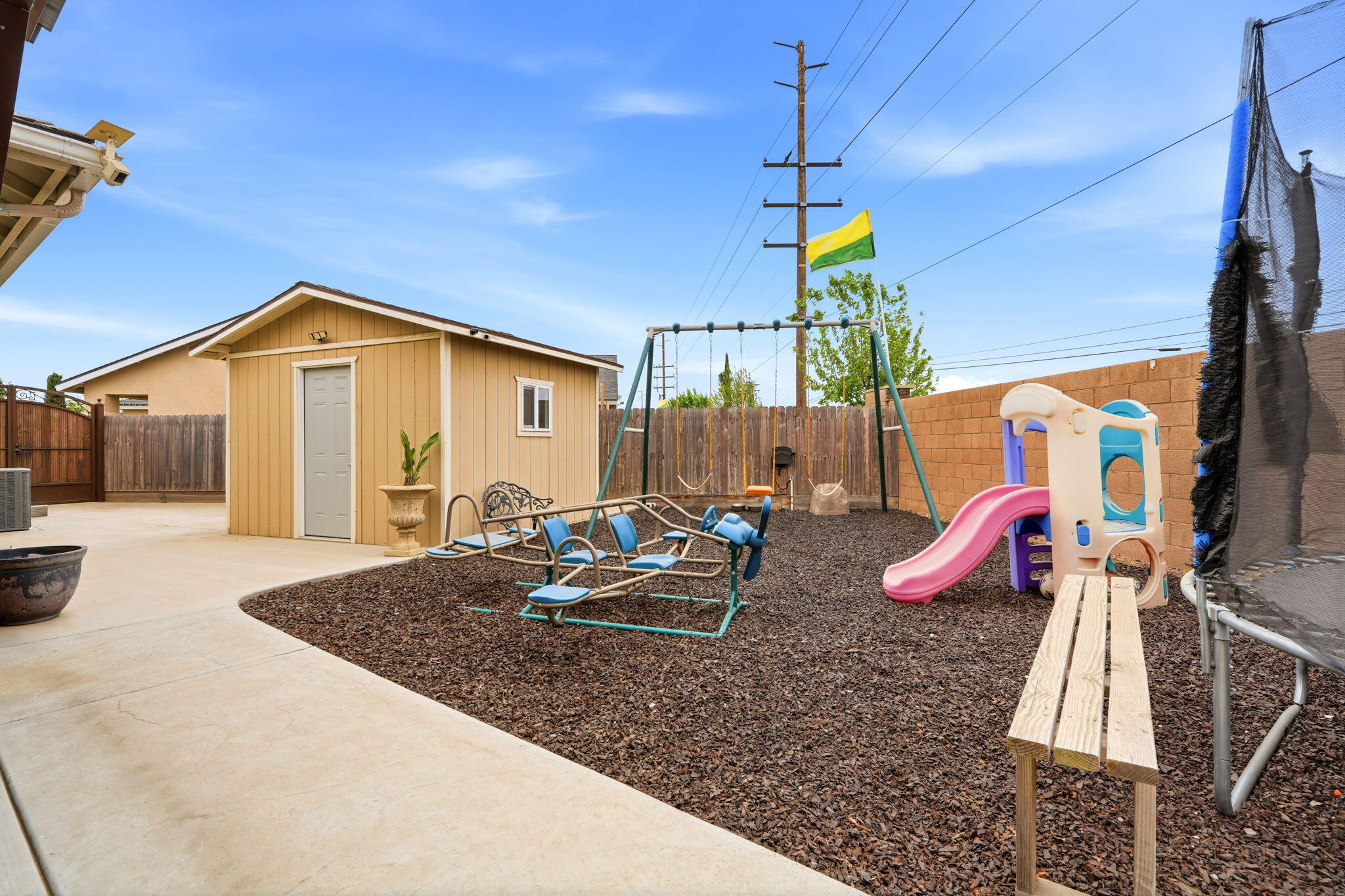 1037 Royal Oak St, Porterville, CA 93257