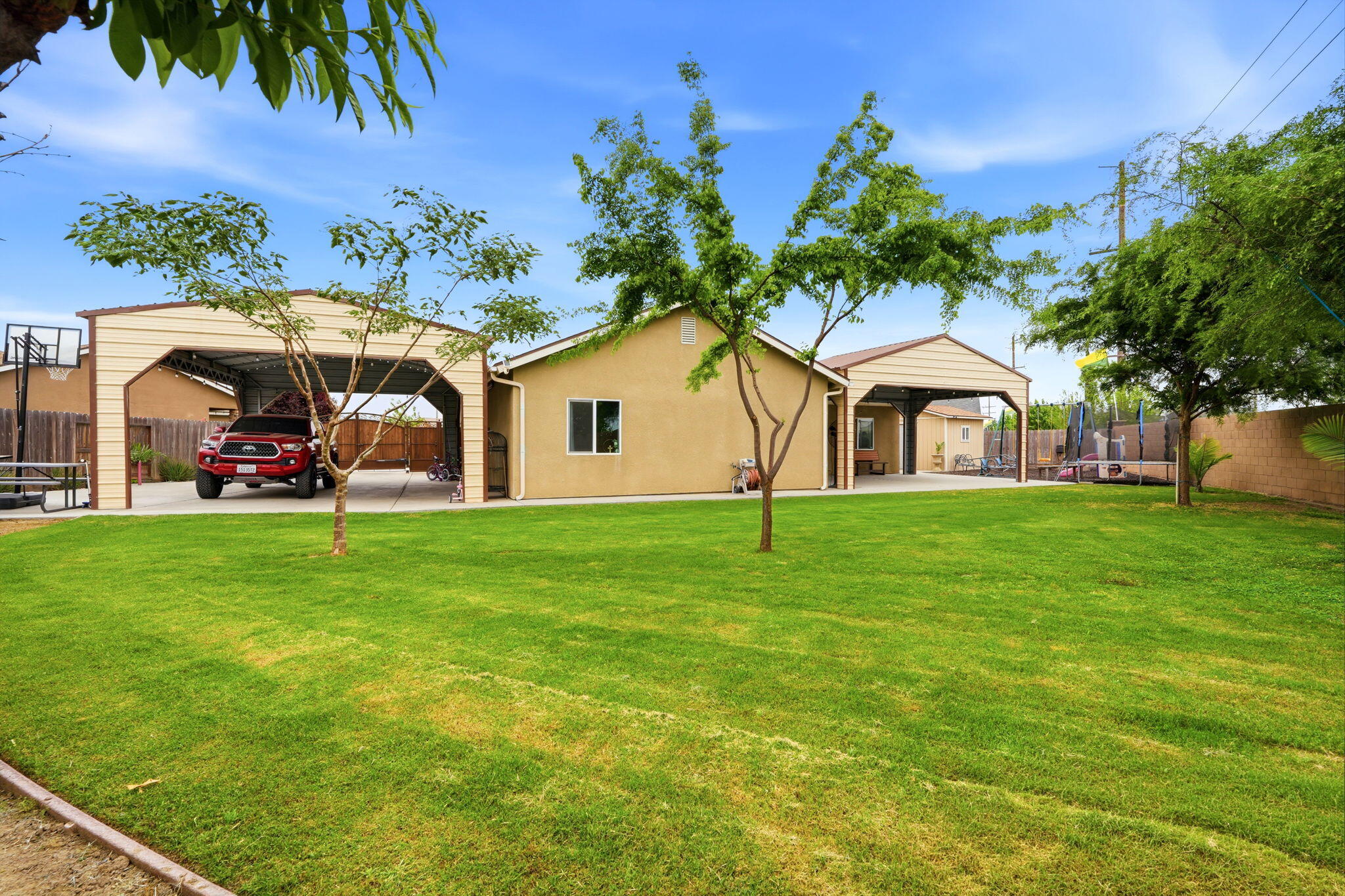 1037 Royal Oak St, Porterville, CA 93257