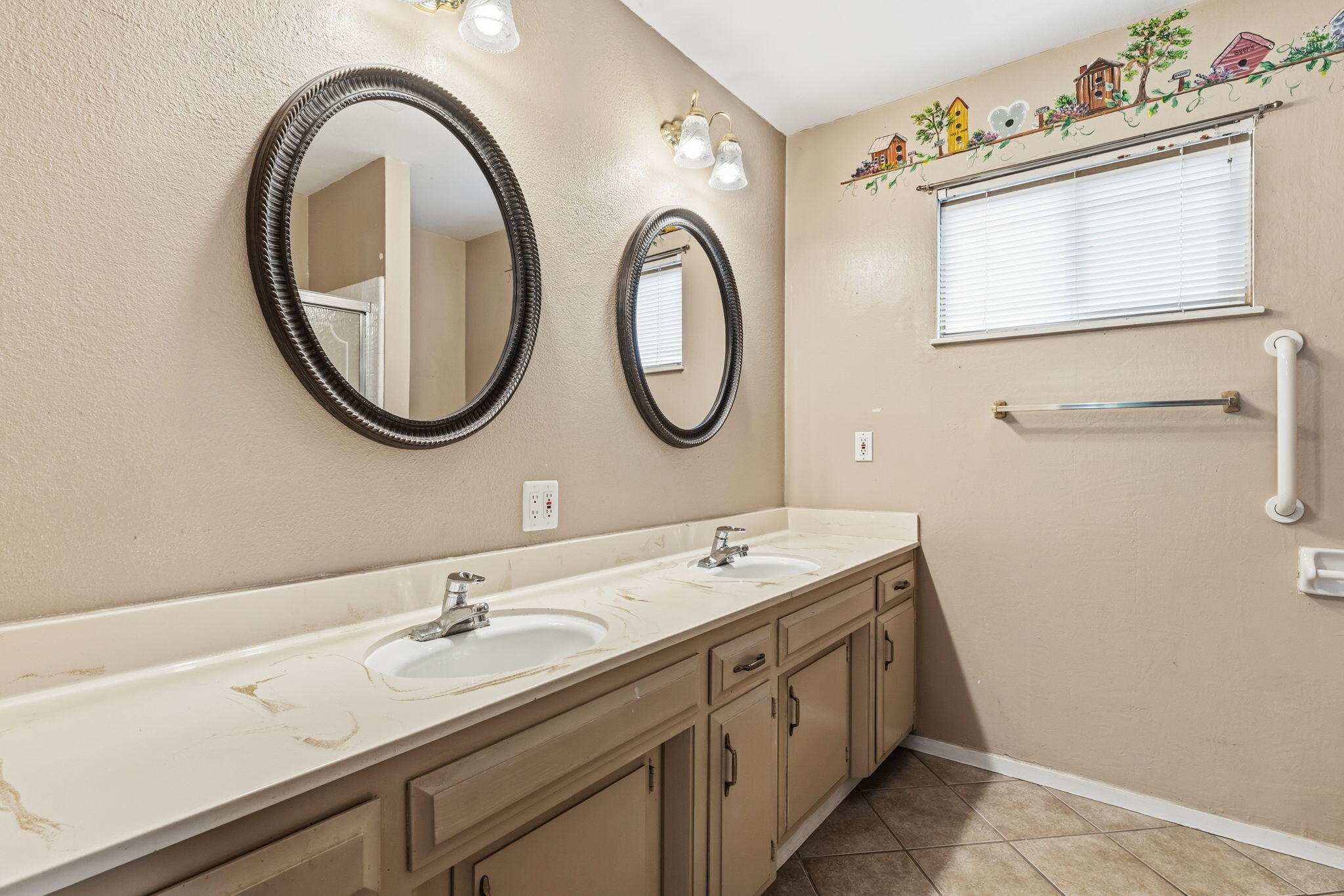 3349 W Cutler Ave, Visalia, CA 93277