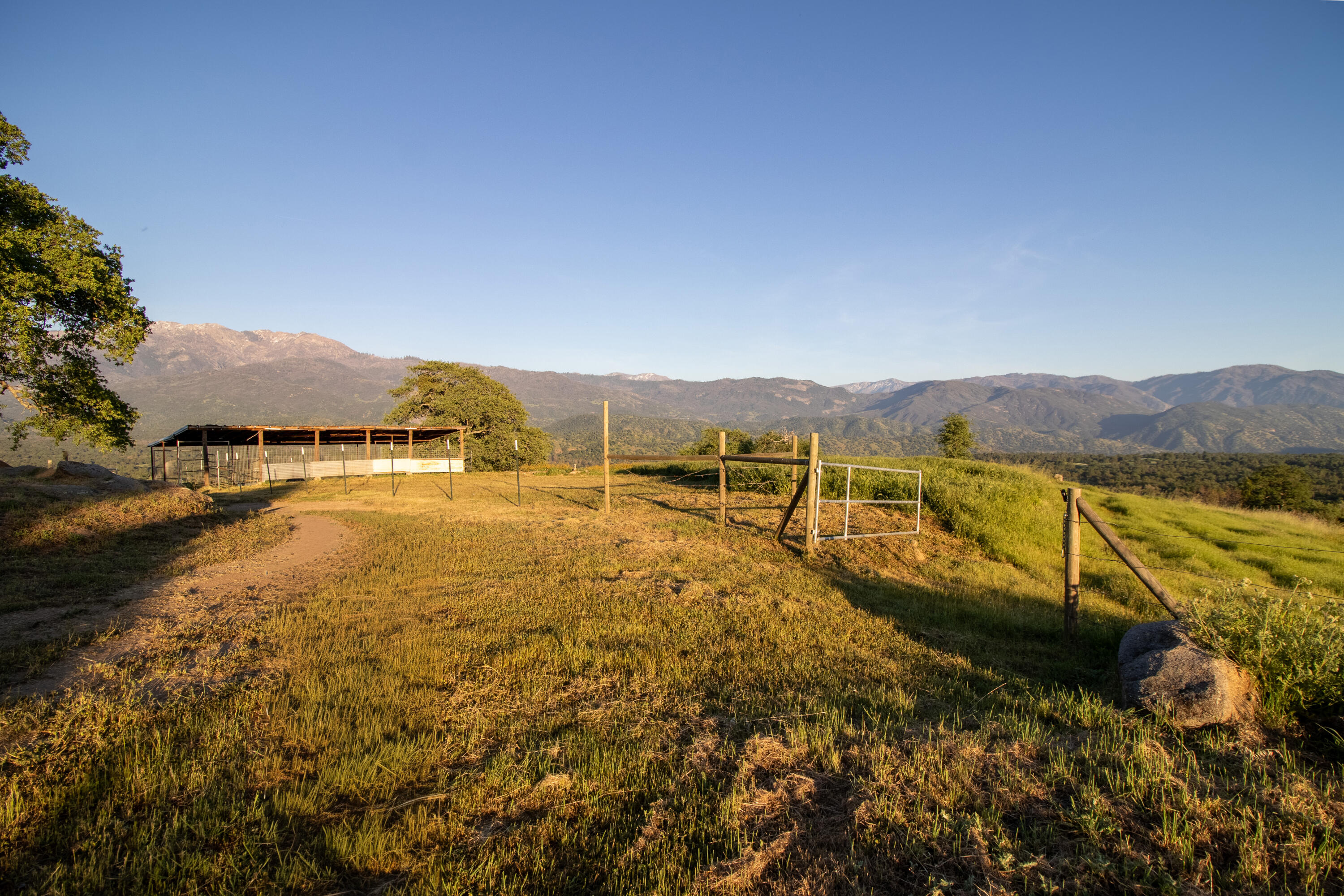 41652 Yokohl Valley Dr #A, Springville, CA 93265