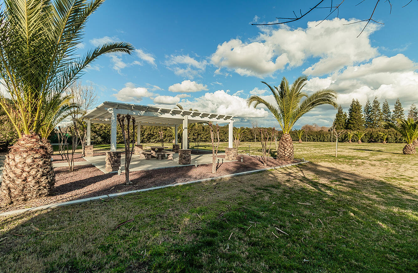7010 S Frankwood Ave, Reedley, CA 93654