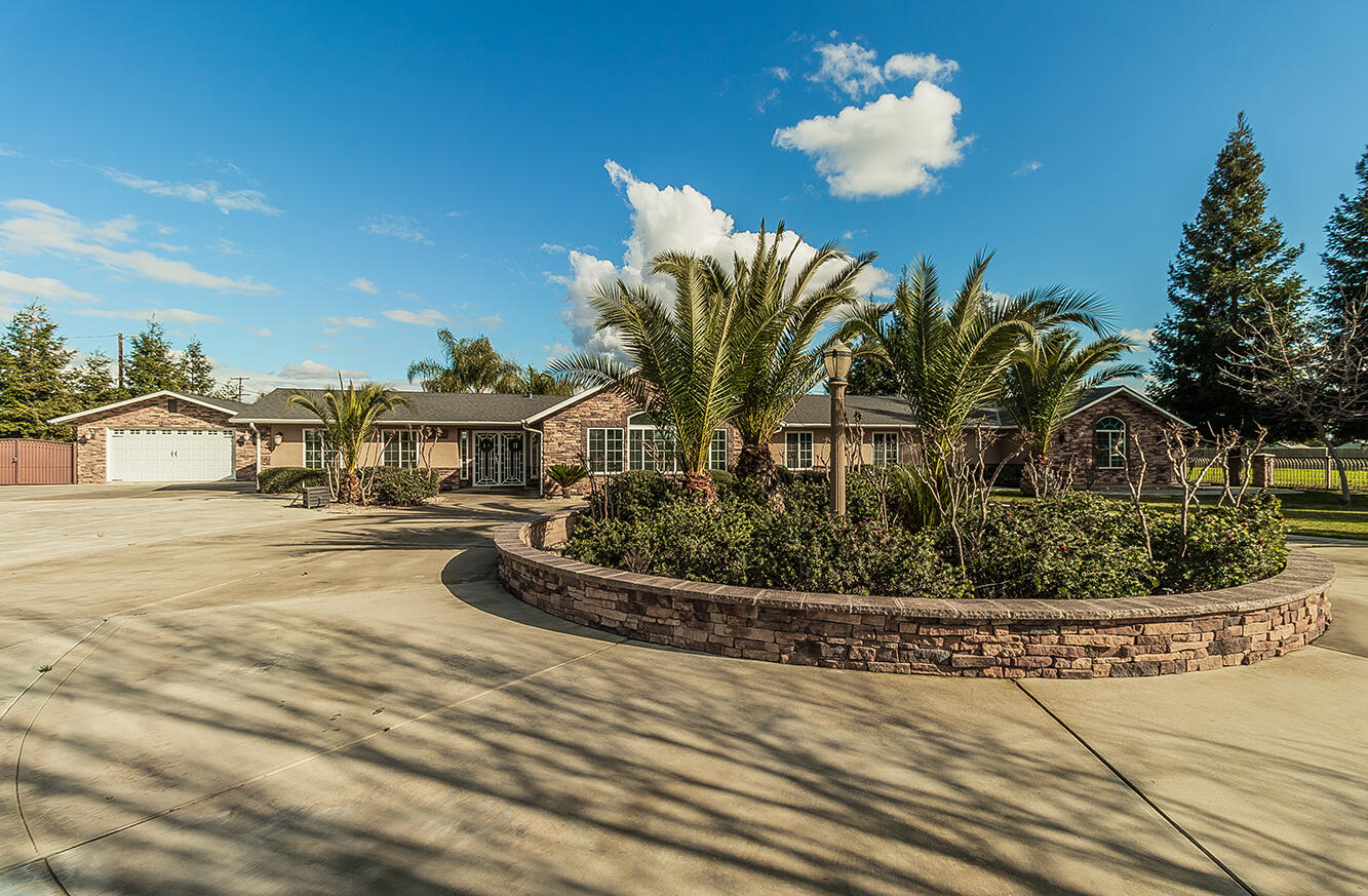 7010 S Frankwood Ave, Reedley, CA 93654