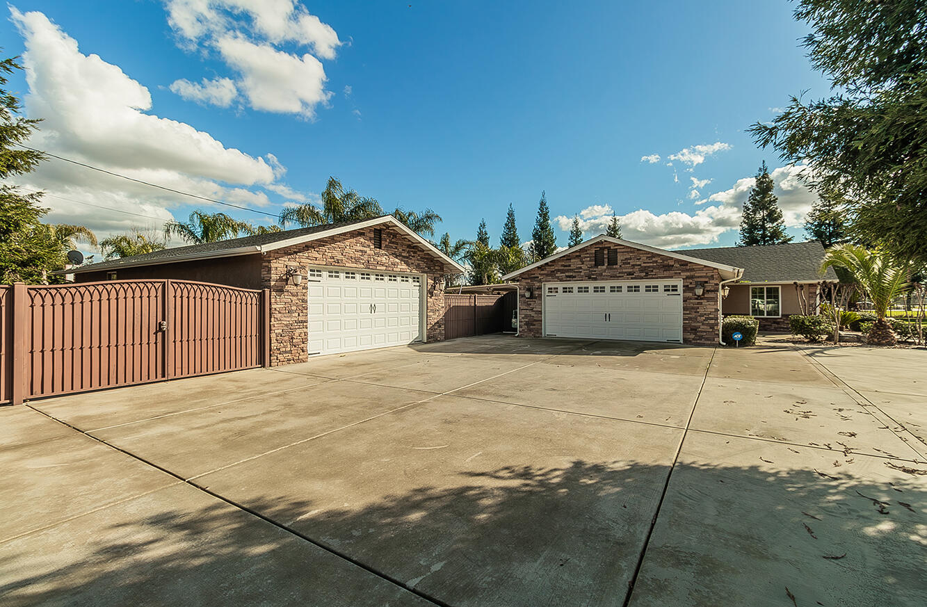 7010 S Frankwood Ave, Reedley, CA 93654