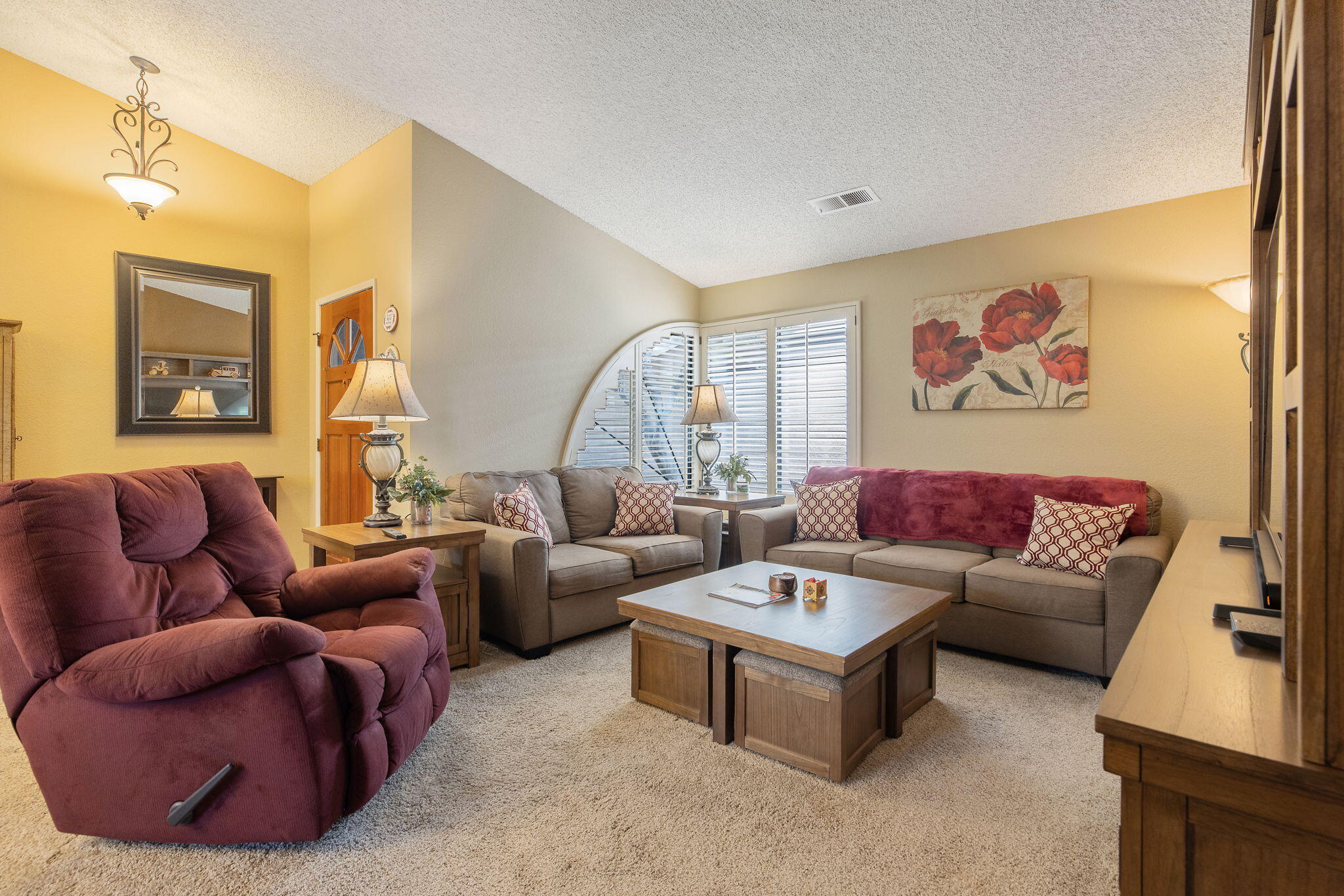 1443 E Vassar Dr, Visalia, CA 93292