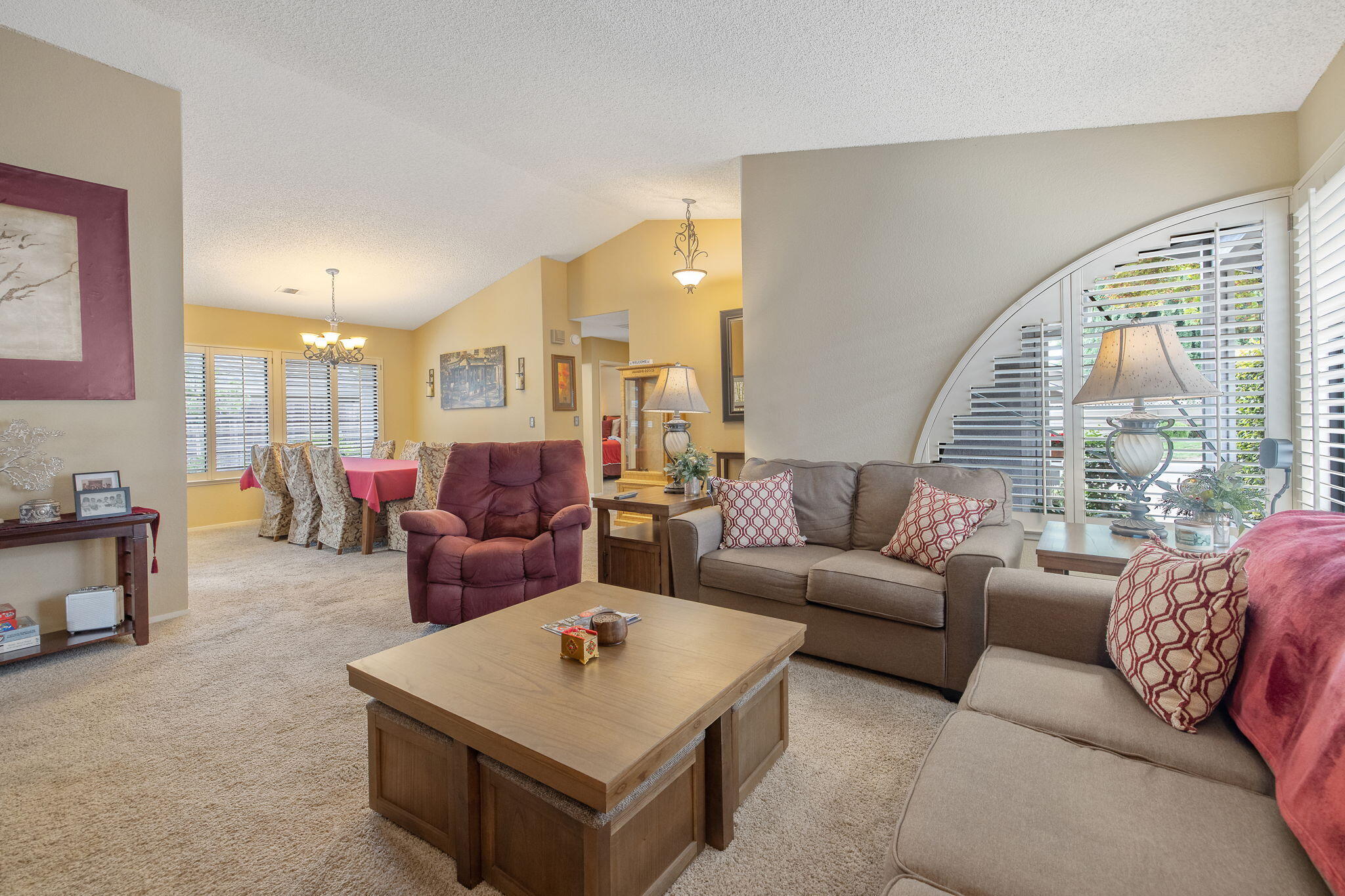 1443 E Vassar Dr, Visalia, CA 93292